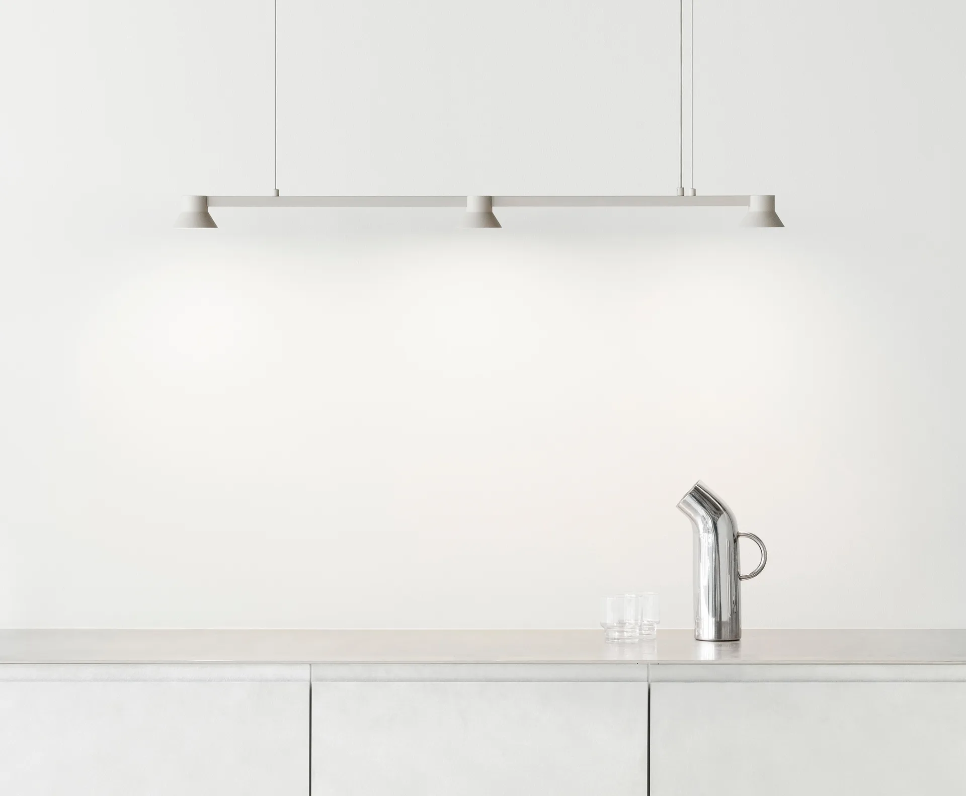 Hat小号条形吸顶灯, 暖灰色 Normann Copenhagen