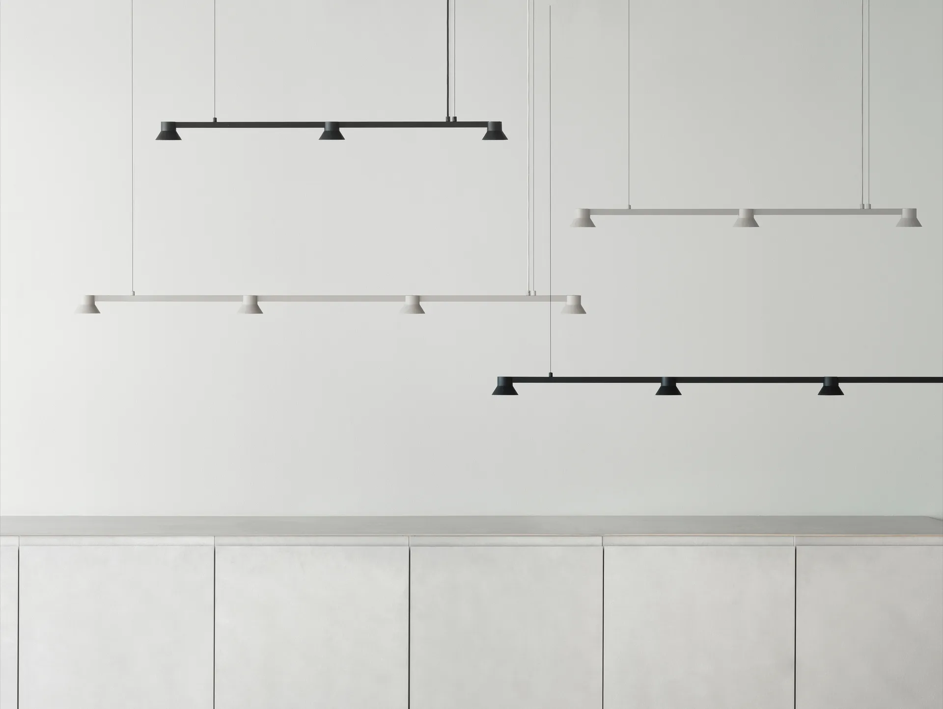 Hat小号条形吸顶灯, 暖灰色 Normann Copenhagen