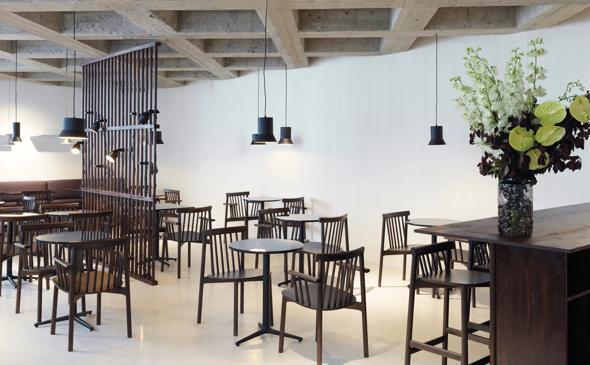 Hat中号吸顶灯, 黑色 Normann Copenhagen