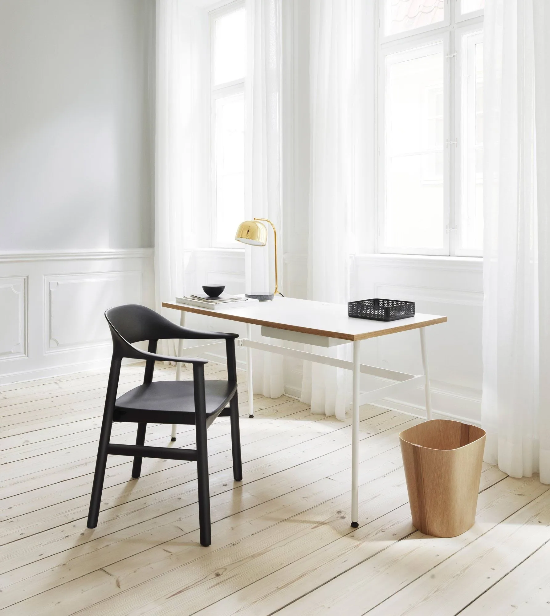 Herit 烟熏橡木材质扶手椅, 黑色 Normann Copenhagen