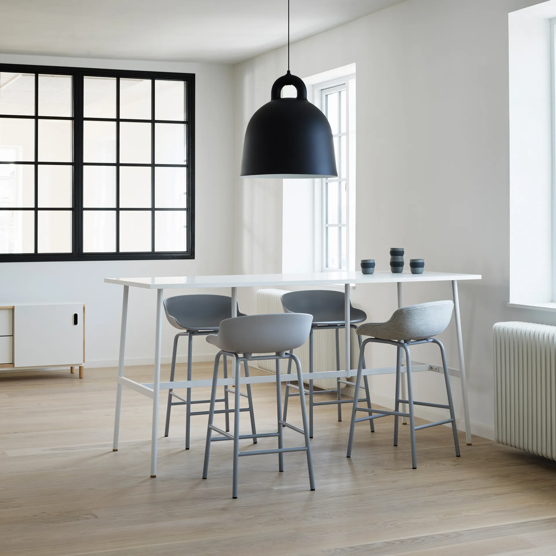 Hyg 吧台椅款式金属腿65cm, 灰色 Normann Copenhagen