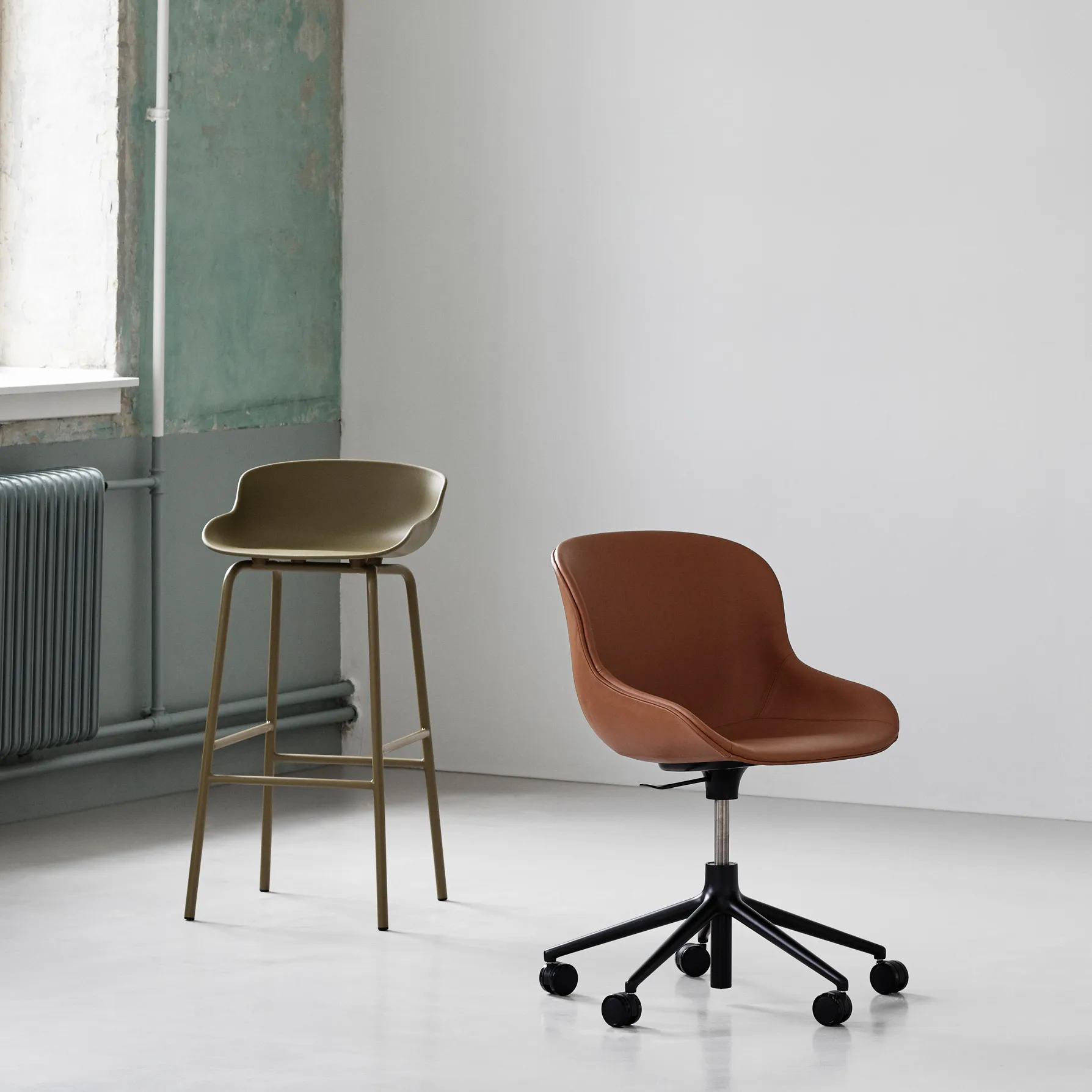 Hyg 吧台椅 金属腿65cm, 橄榄绿 Normann Copenhagen