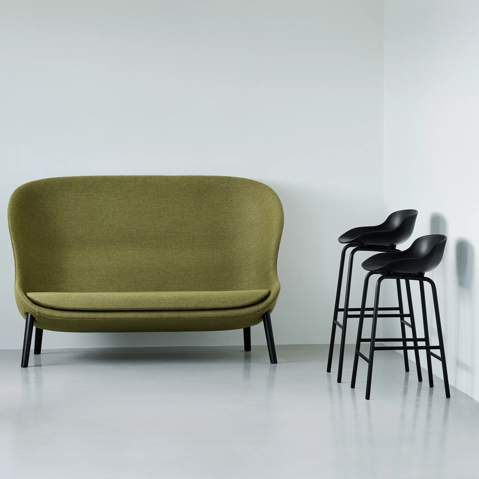 Hyg 吧台椅 金属腿75cm, 黑色 Normann Copenhagen