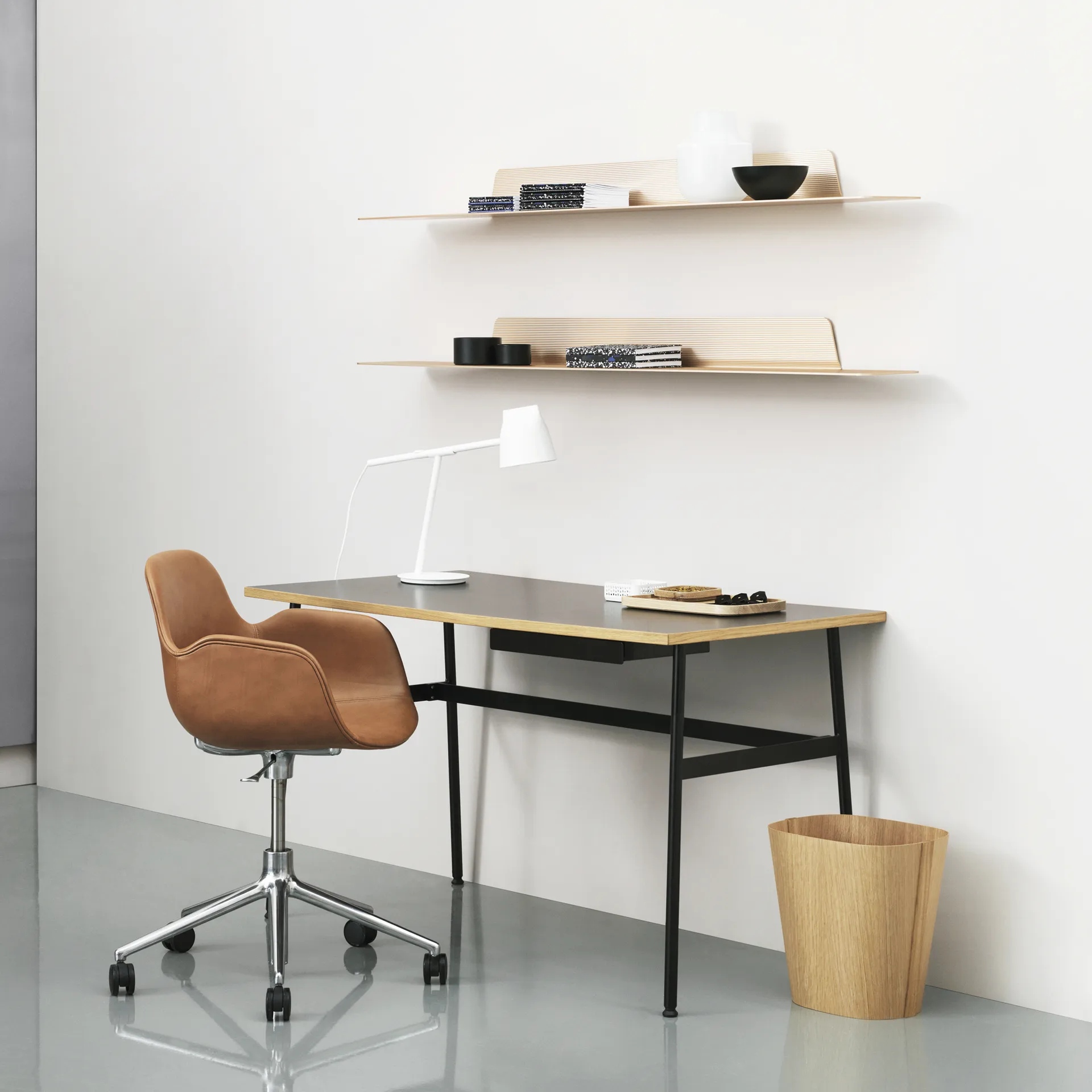 Jet 北欧简约风格置物架, 黑色_铝色_80cm Normann Copenhagen