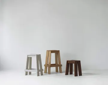 Let 北欧简约凳子小凳 - 棕色染色白蜡木 - Normann Copenhagen