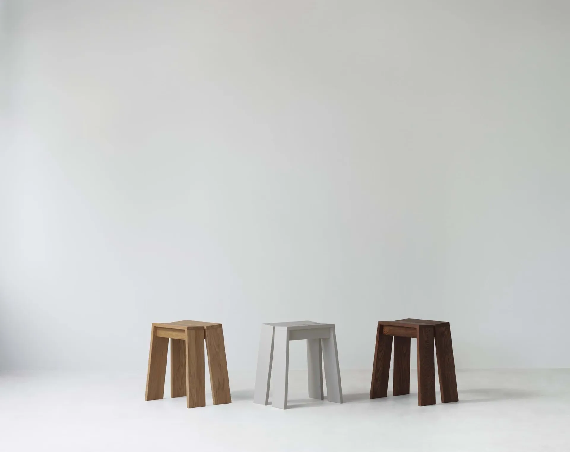 Let 北欧简约凳子小凳, 棕色染色白蜡木 Normann Copenhagen