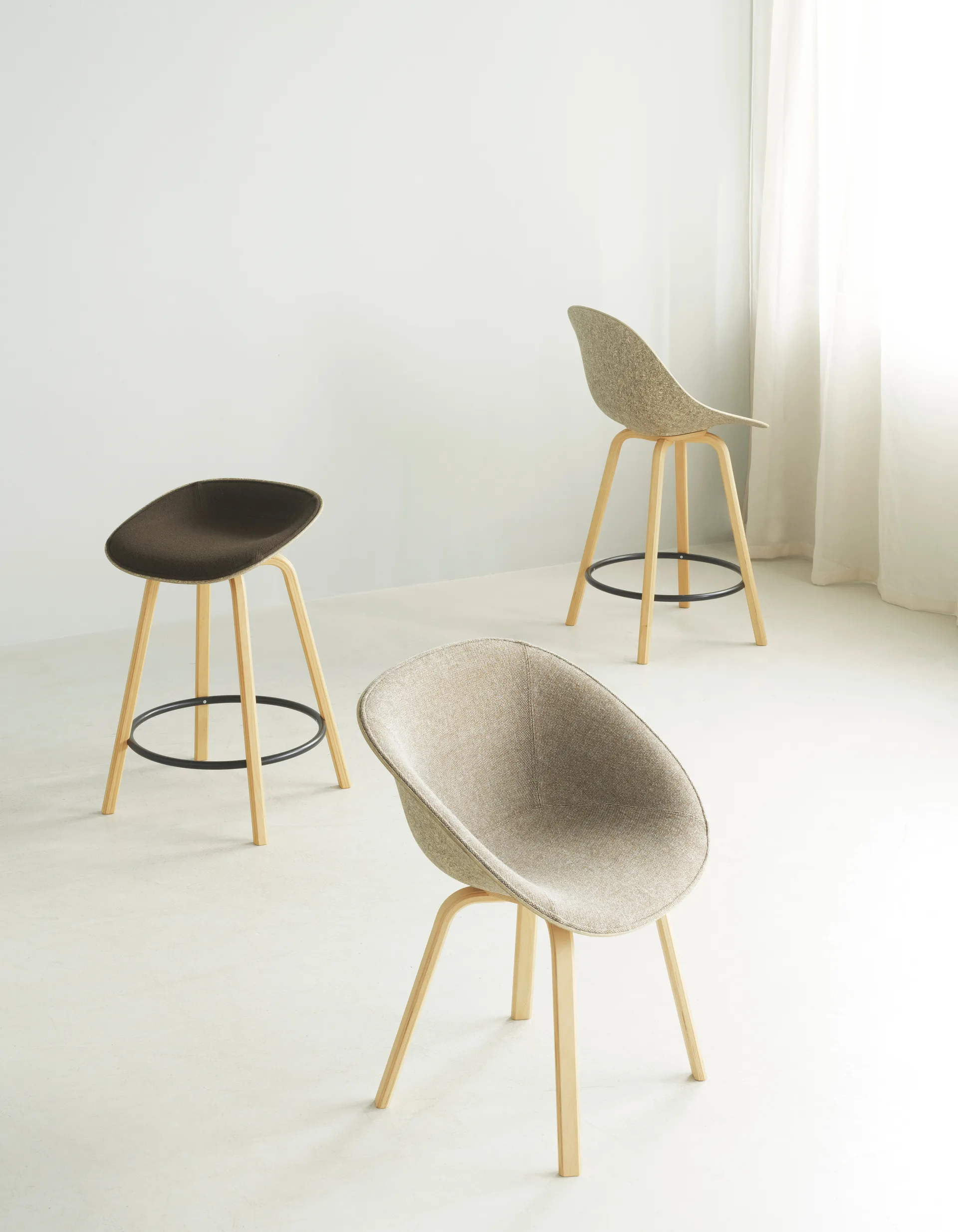 Mat Bar Chair 高脚凳 65cm, 麻色_山毛榉_黑色钢材 Normann Copenhagen