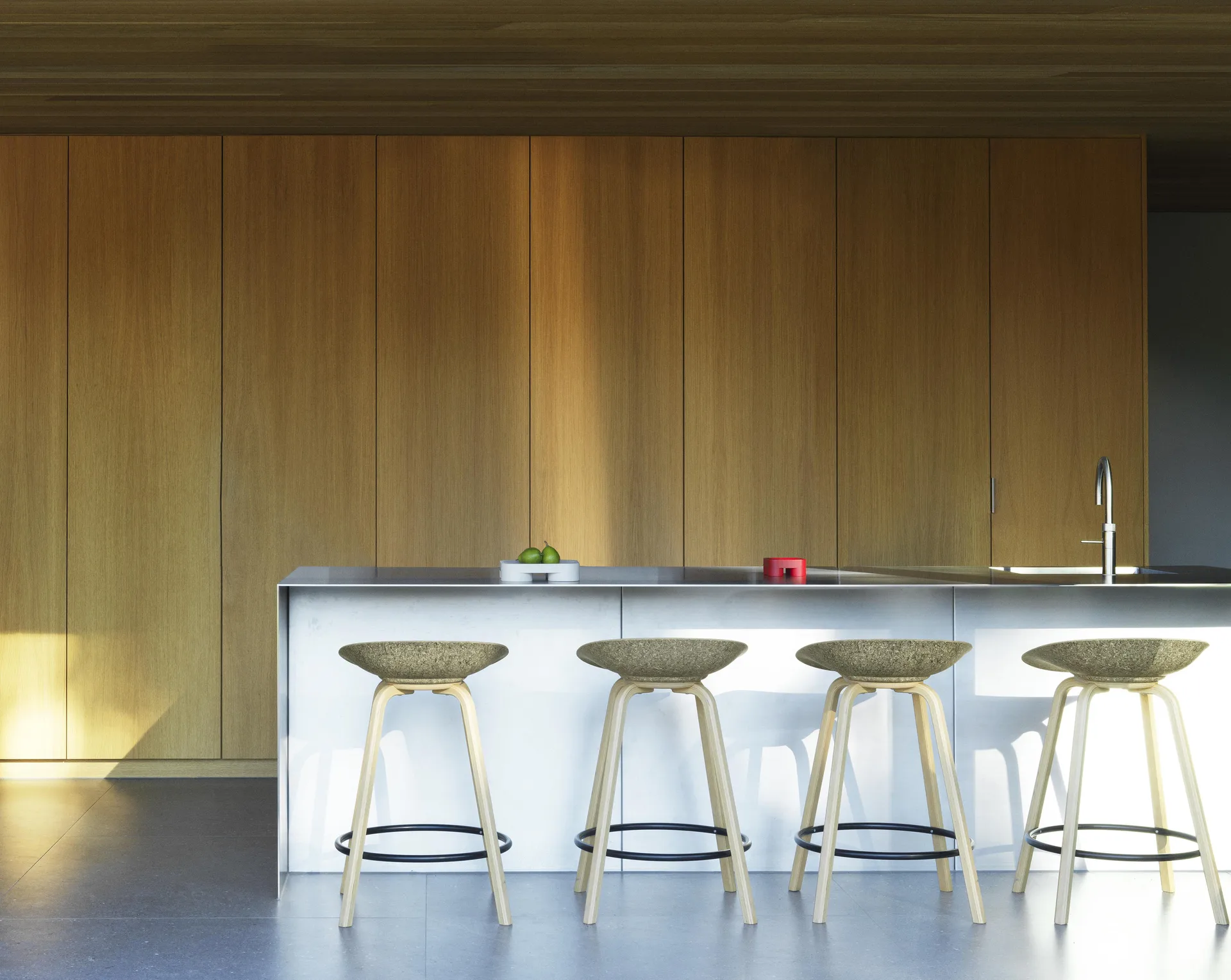 Mat Barstool 65 cm, Seaweed-山毛榉木-黑色 steel Normann Copenhagen