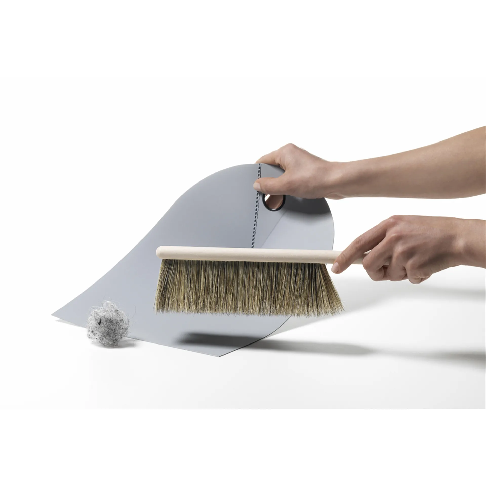 Normann dustpan & broom, light 灰色 Normann Copenhagen