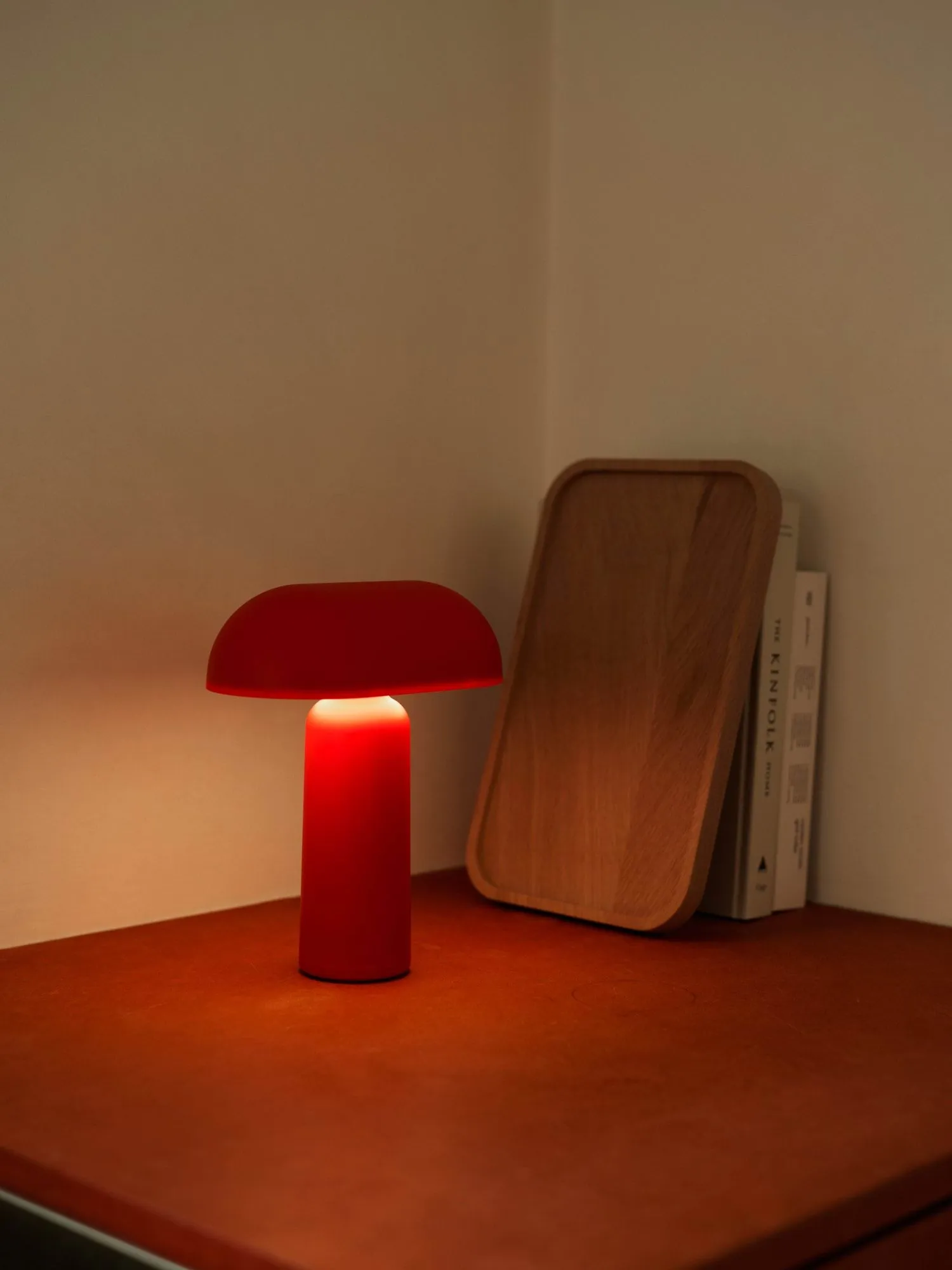 Porta 北欧简约风格台灯, 鲜红色 Normann Copenhagen