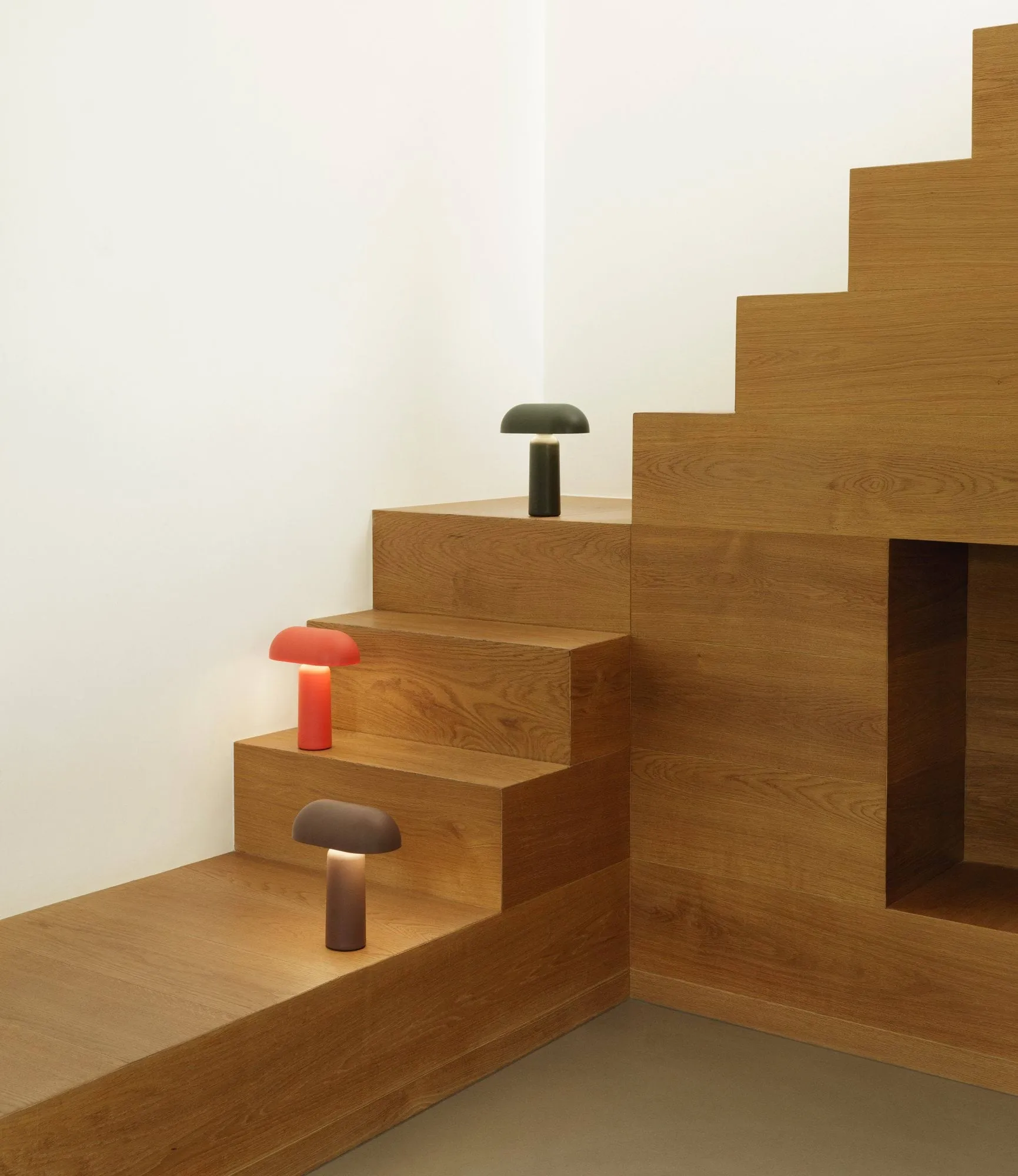 Porta 北欧简约风格台灯, 鲜红色 Normann Copenhagen