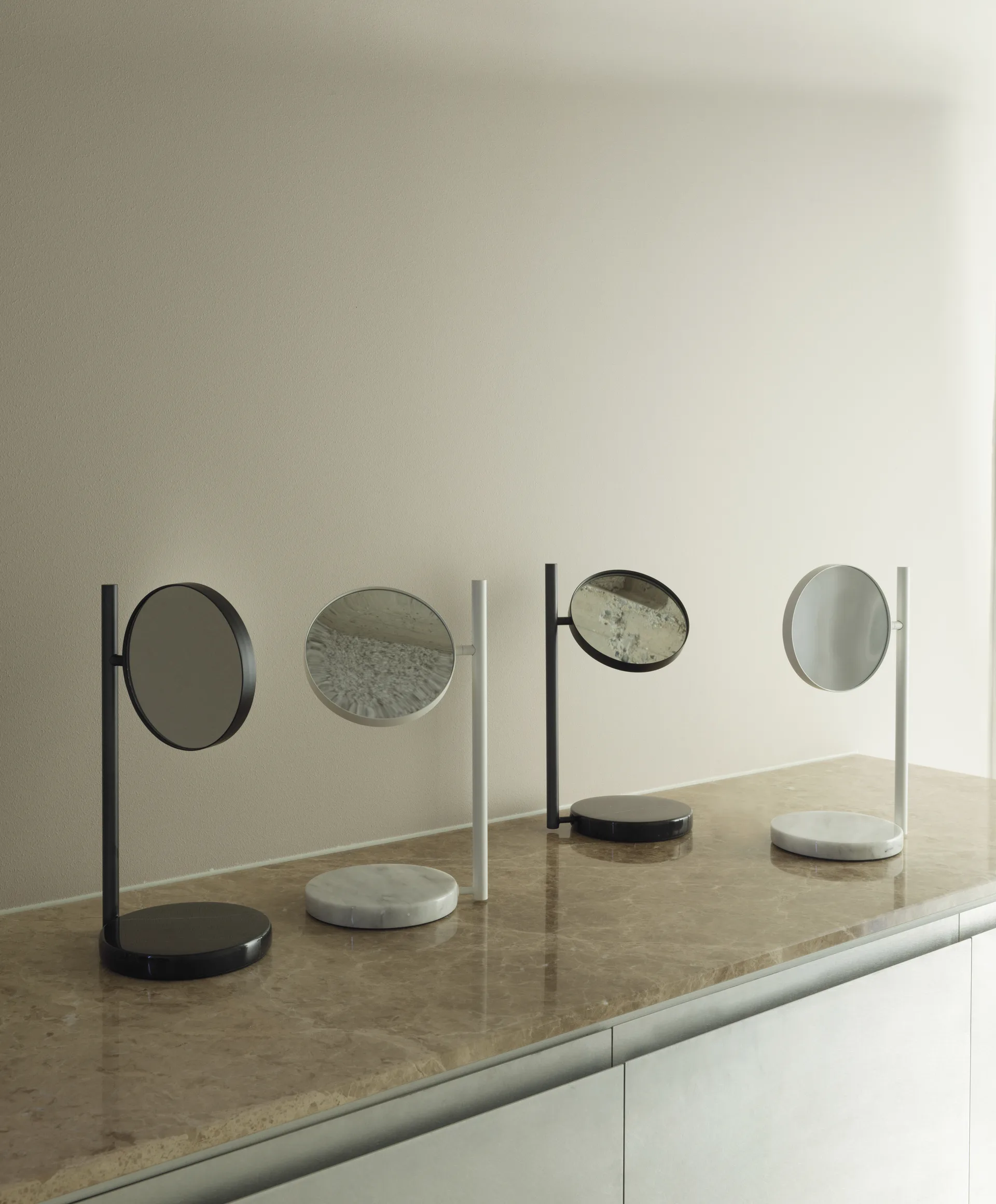 Pose 双面台式镜子, 黑色 Normann Copenhagen