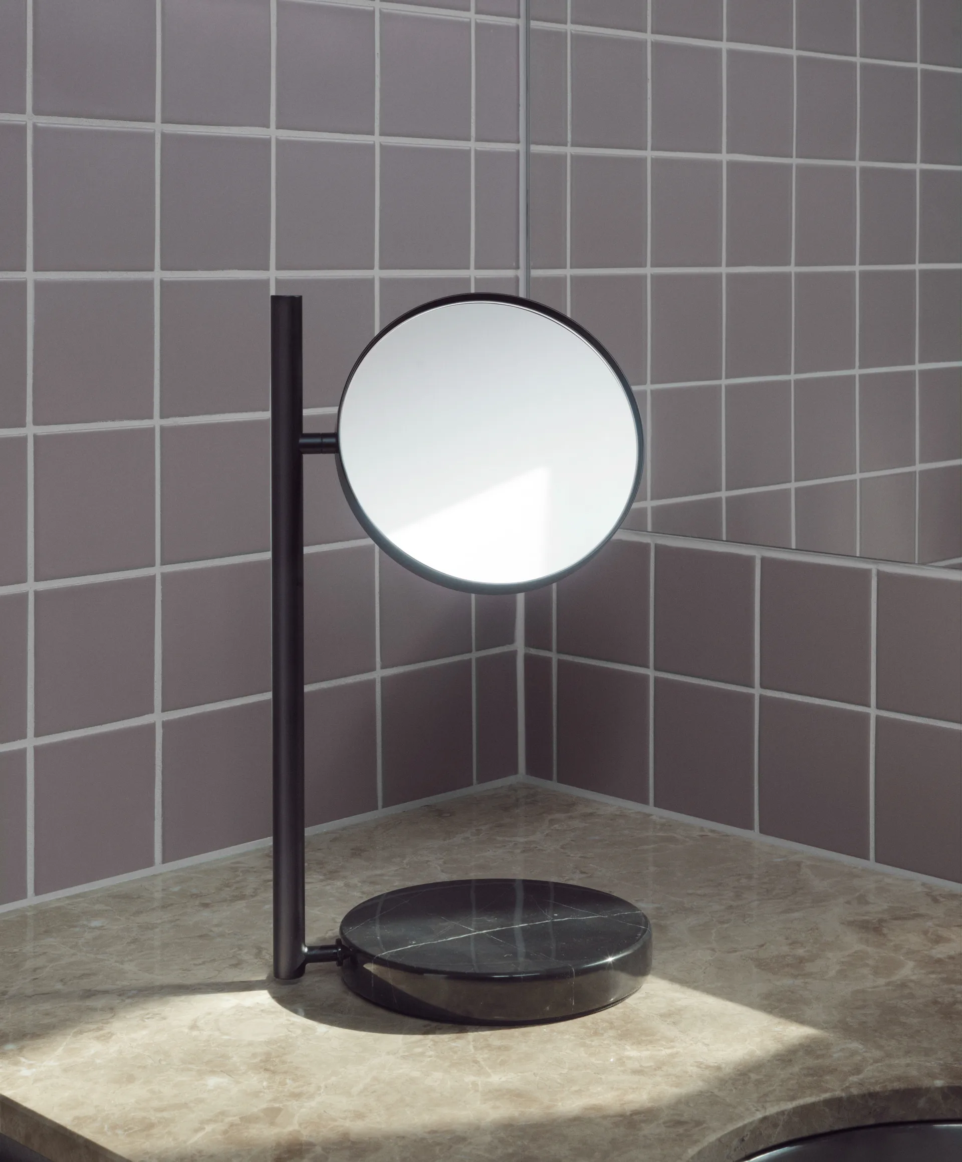 Pose 双面台式镜子, 黑色 Normann Copenhagen