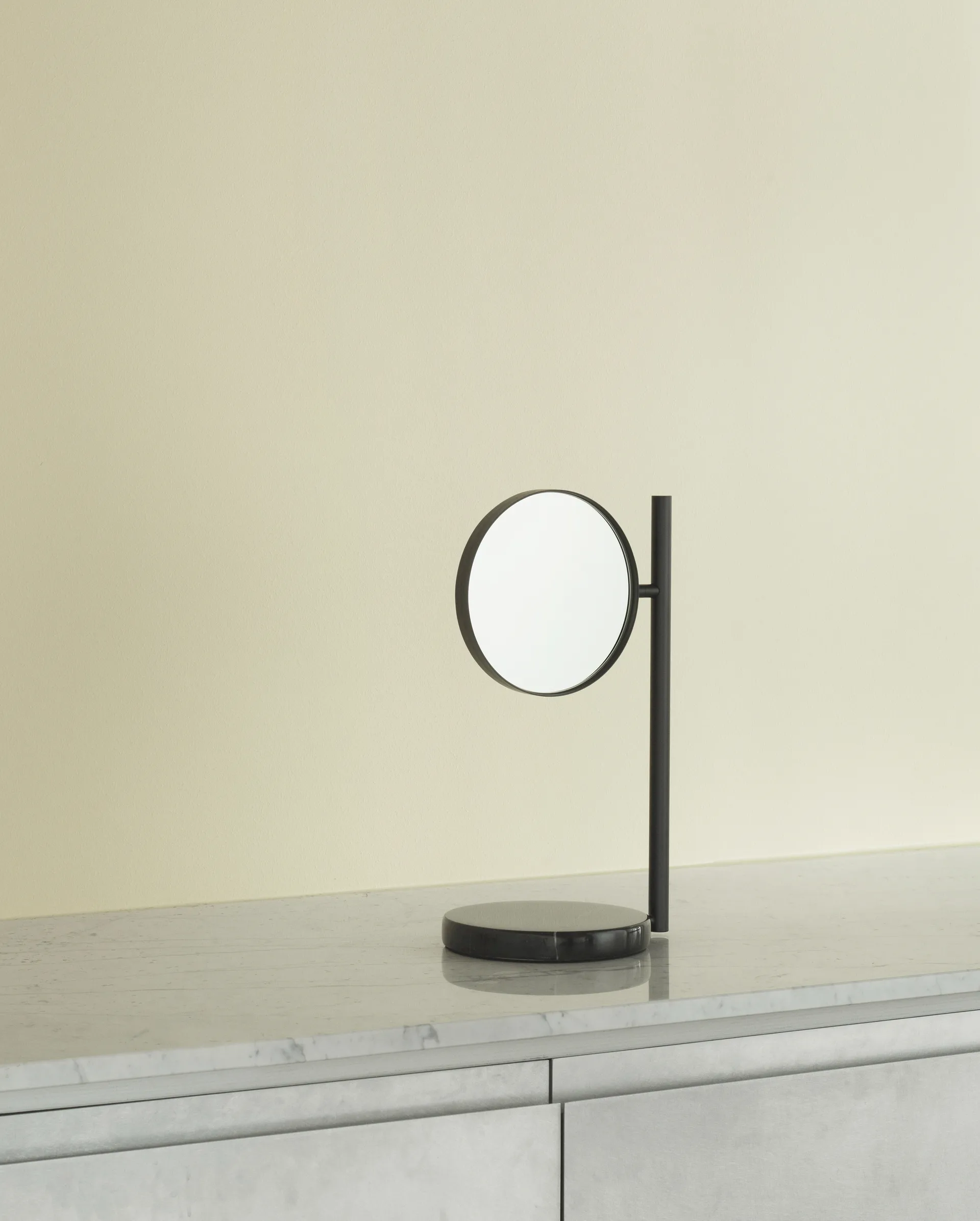 Pose 双面台式镜子, 黑色 Normann Copenhagen