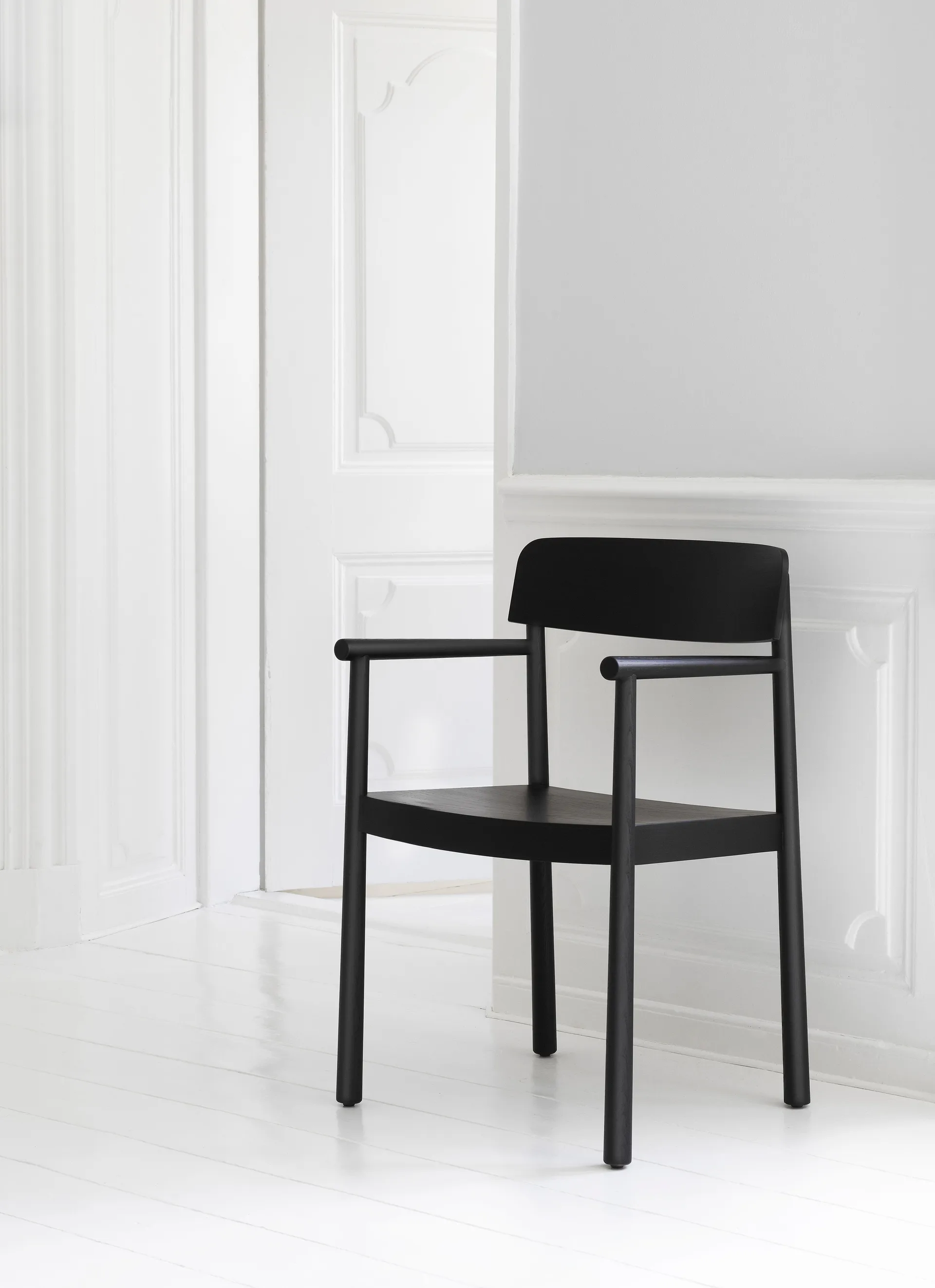 Timb 带垫扶手椅, 黑色_超纤皮革_黑色 Normann Copenhagen