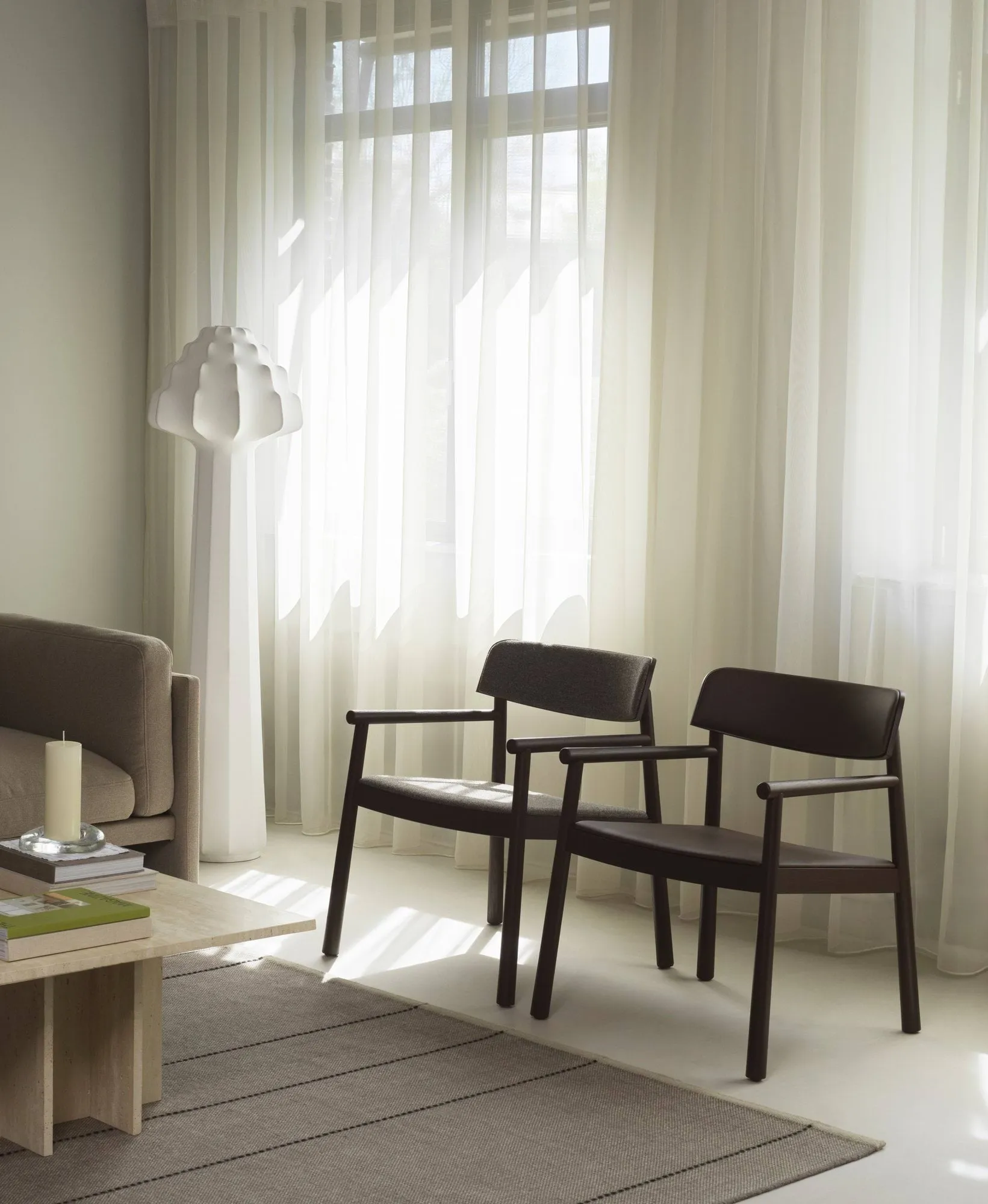 Timb 扶手椅, 棕色白蜡木_超纤皮革巧克力色 Normann Copenhagen