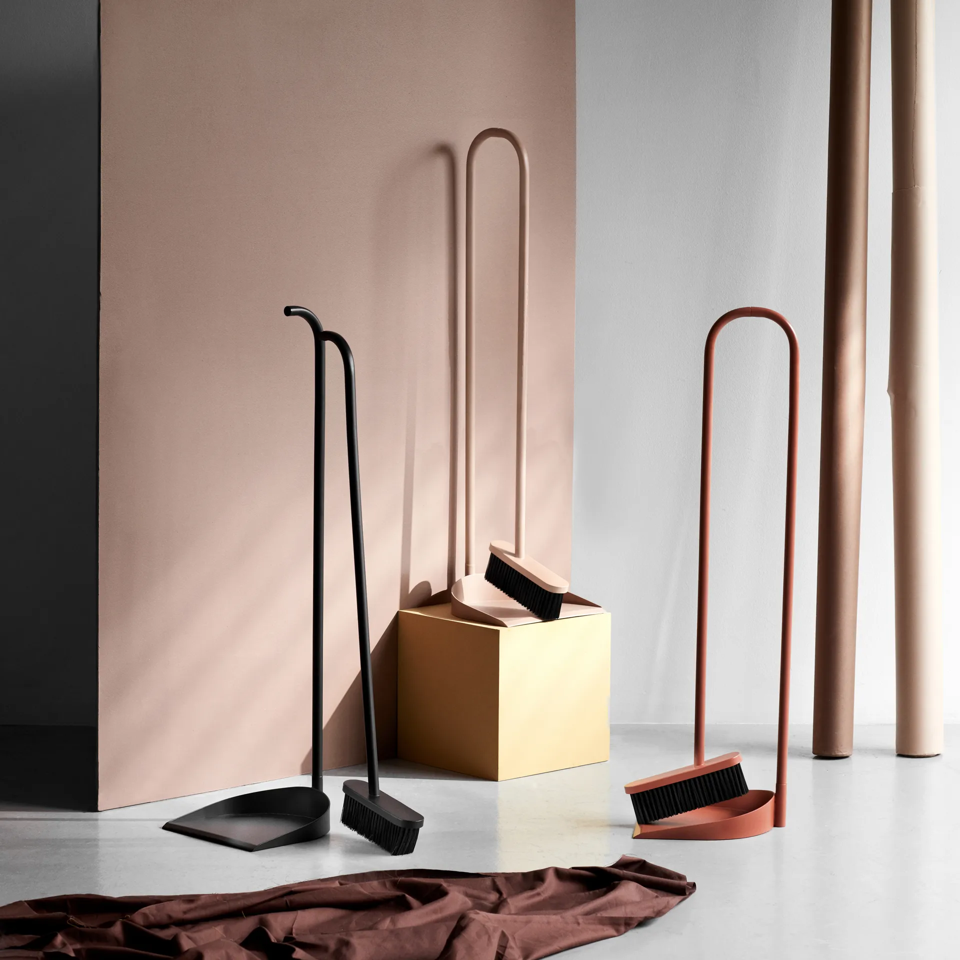 Cane broom and dustpan, 黑色 Northern