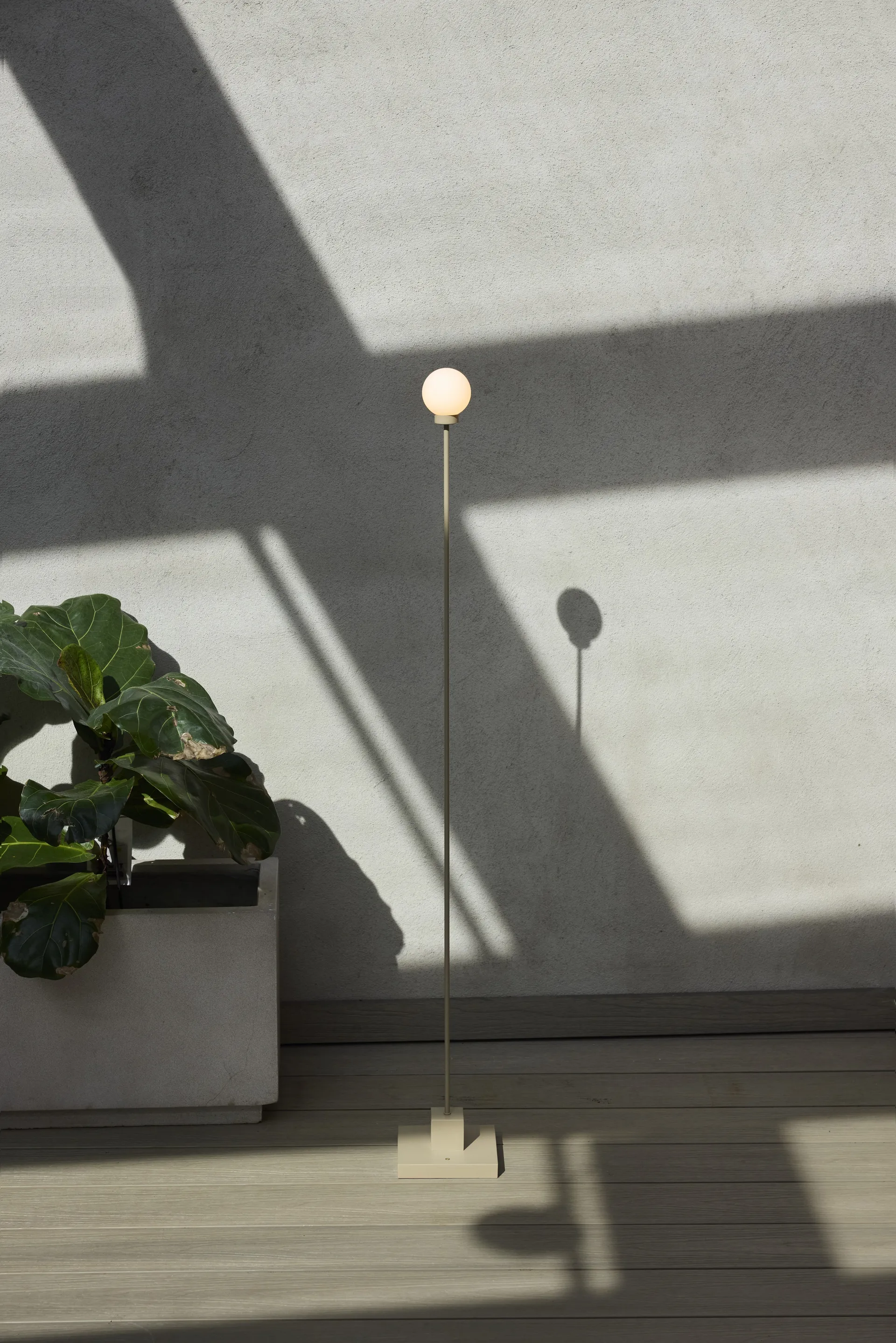 Snowball 便携落地灯122cm, 黄铜色 Northern