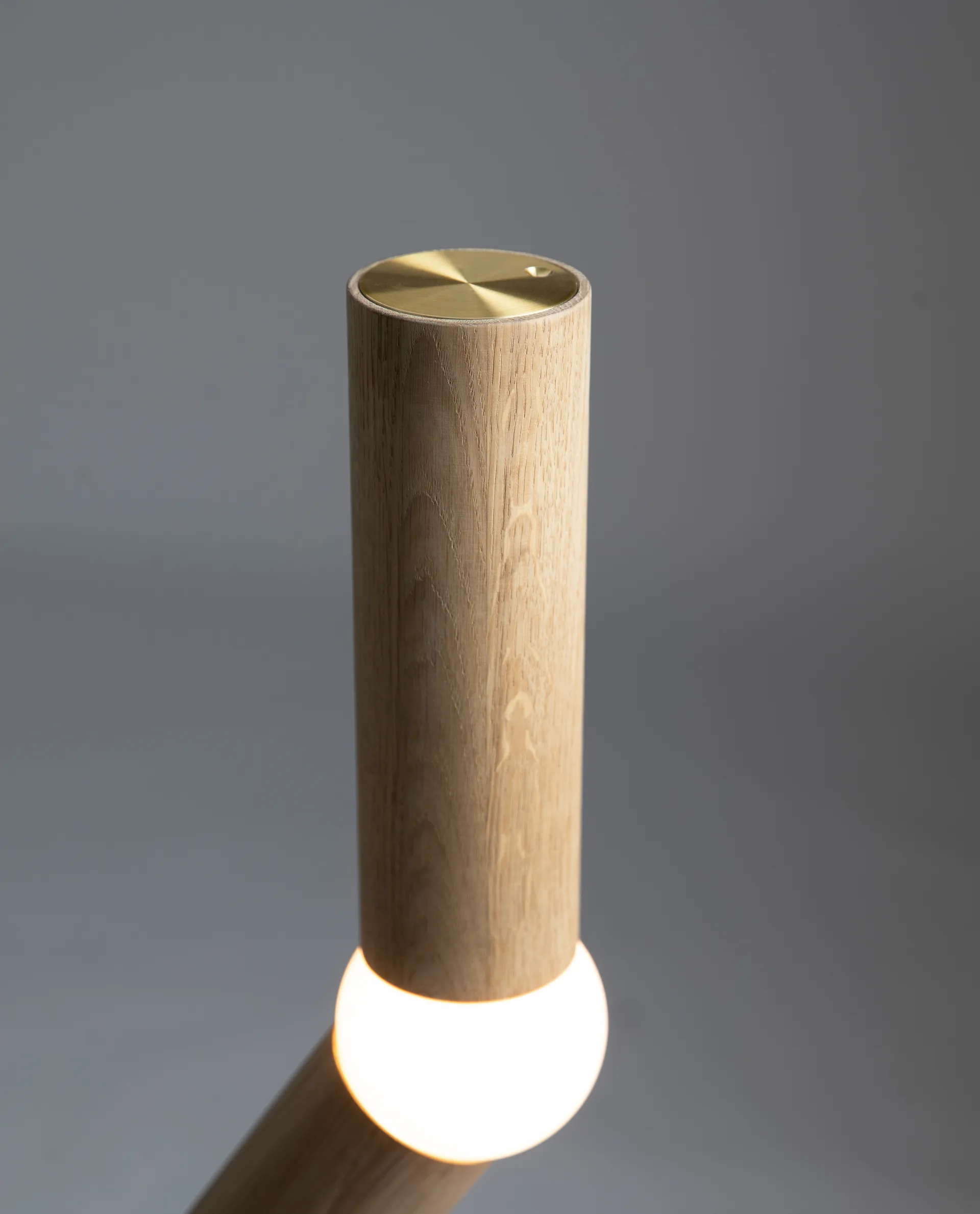 Lightbone落地灯124.3cm, 天然橡木色 Oblure