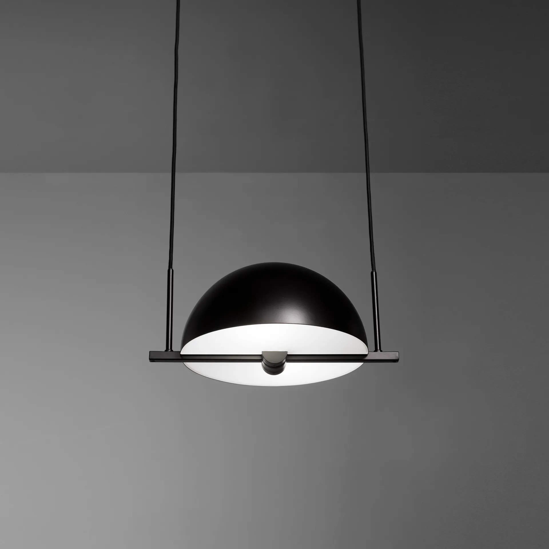Trapeze吊灯Ø28.1cm, 黑色 Oblure
