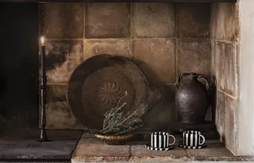 Monica 杯子和碟子 - 黑色 - Olsson & Jensen