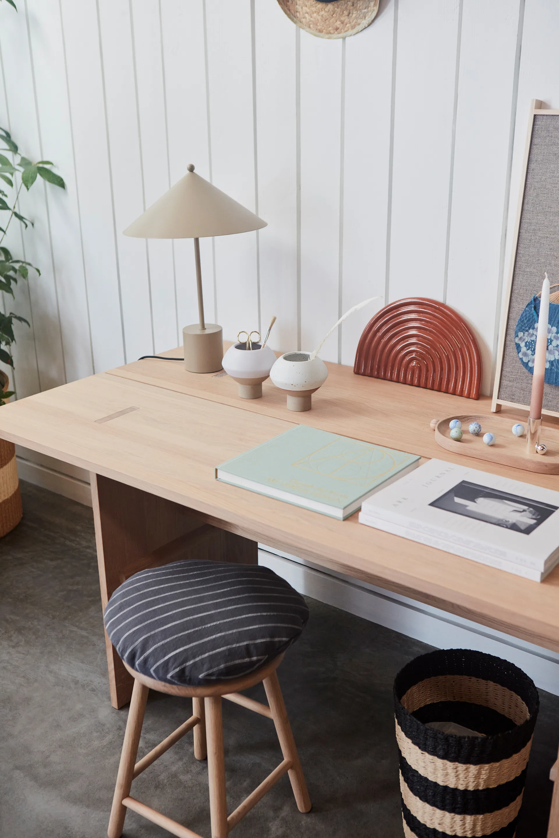 Kyoto cushion round Ø40 cm, Anthracite OYOY