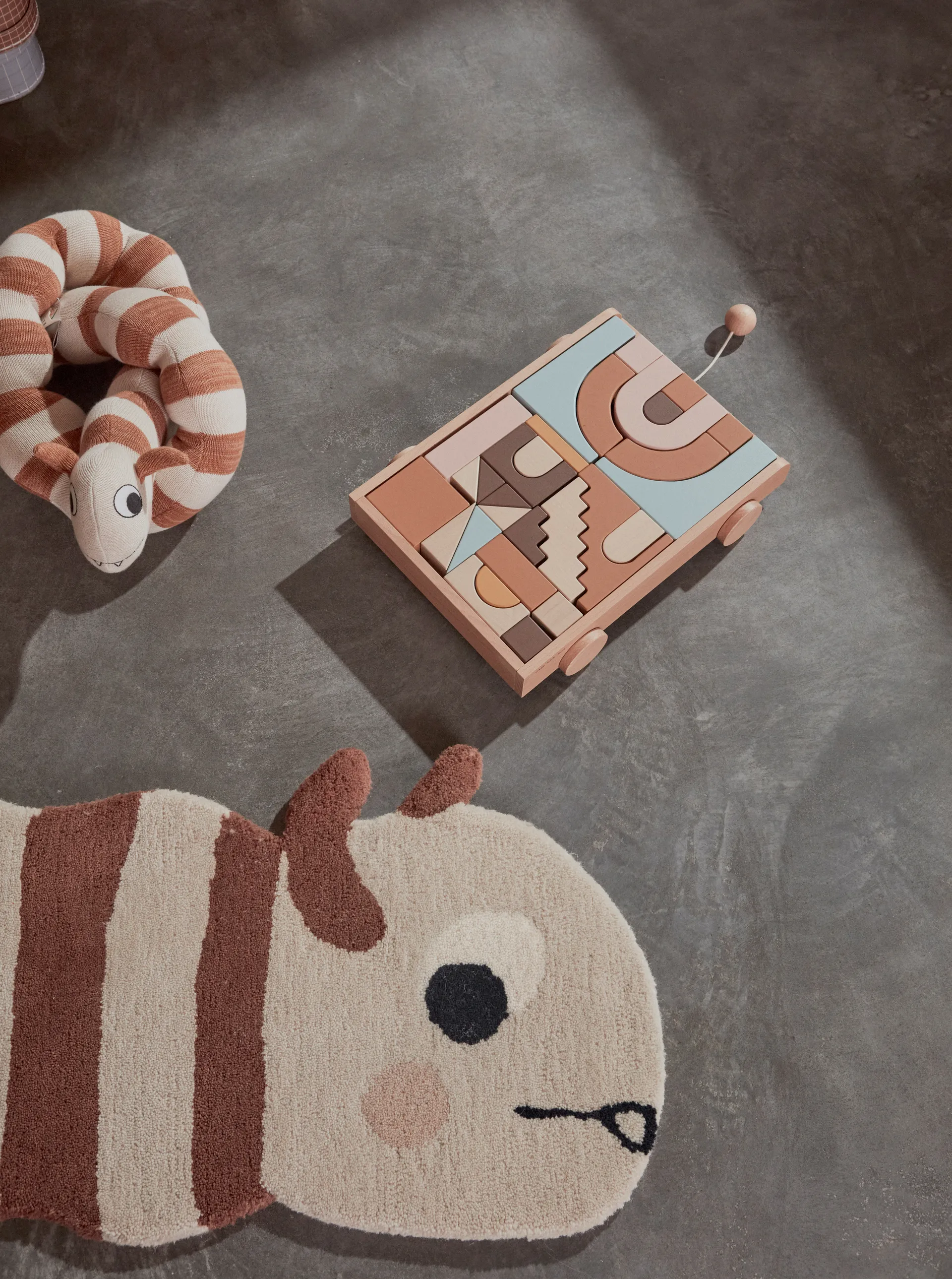 Leo 毛毛虫地毯 40x180 cm, 焦糖米白色 OYOY