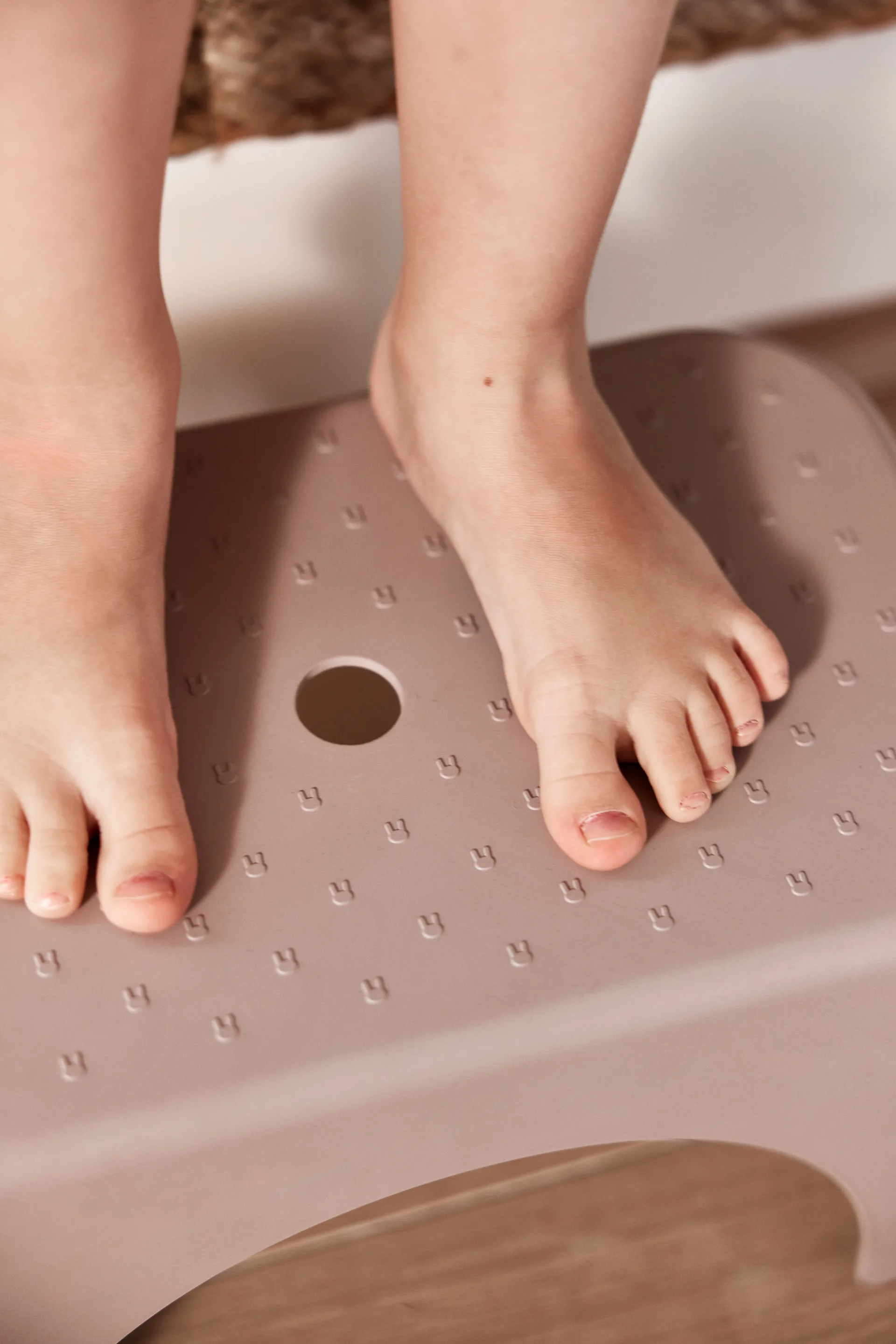 Rabbit 凳子 H18 cm, Clay OYOY