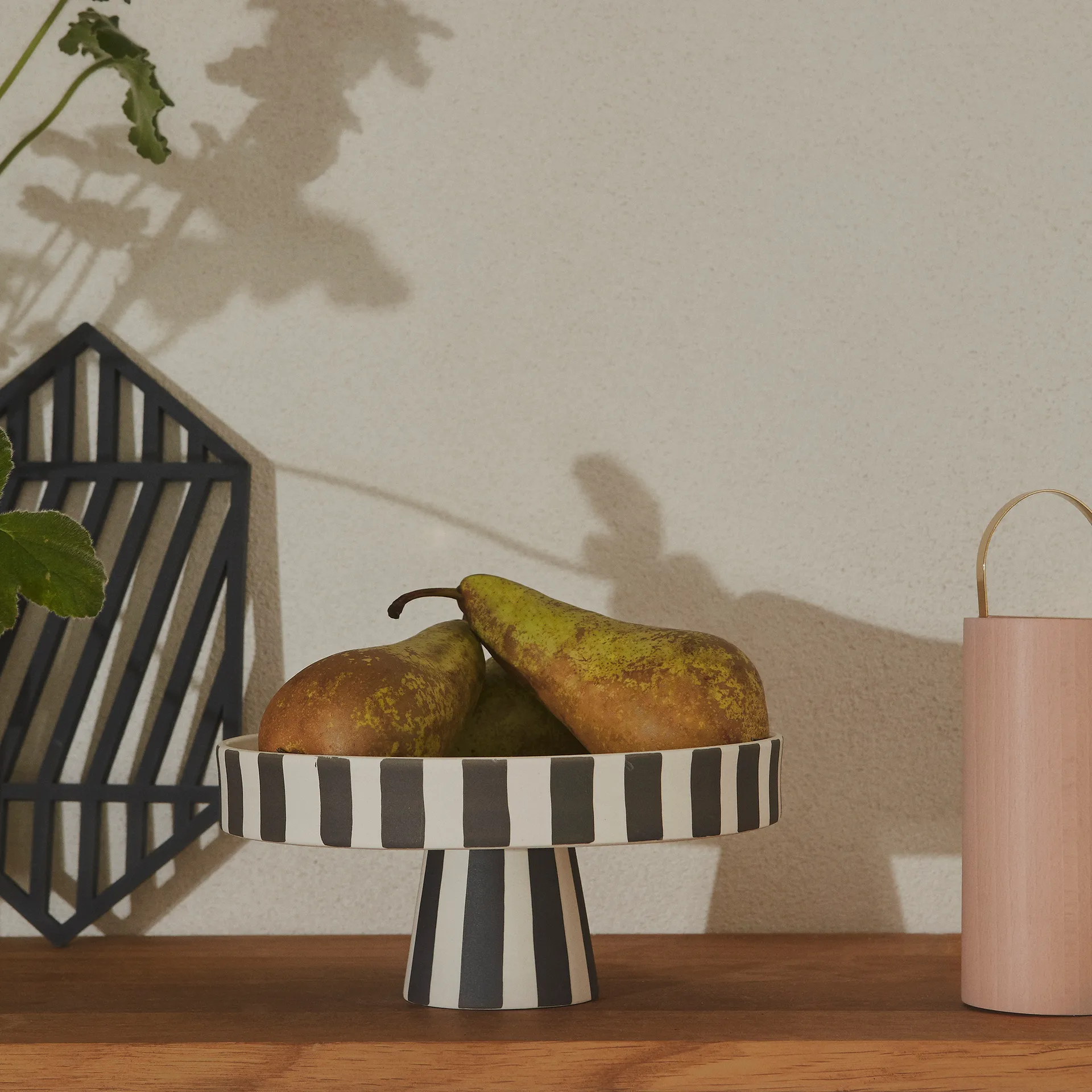 Toppu 碟子 Ø20 cm, 黑色-白色 OYOY