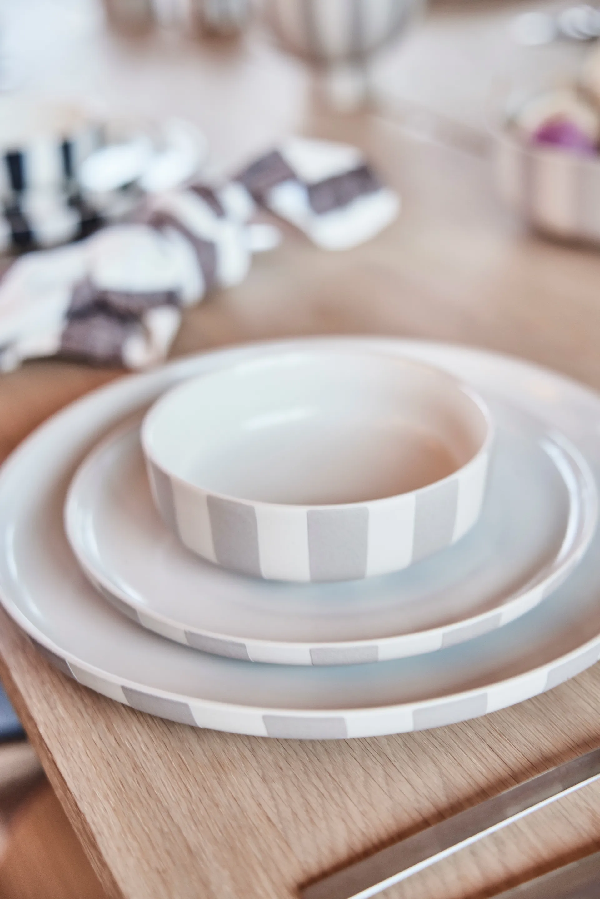 Toppu dinner 盘子 Ø20 cm, 黑色 and 白色 OYOY