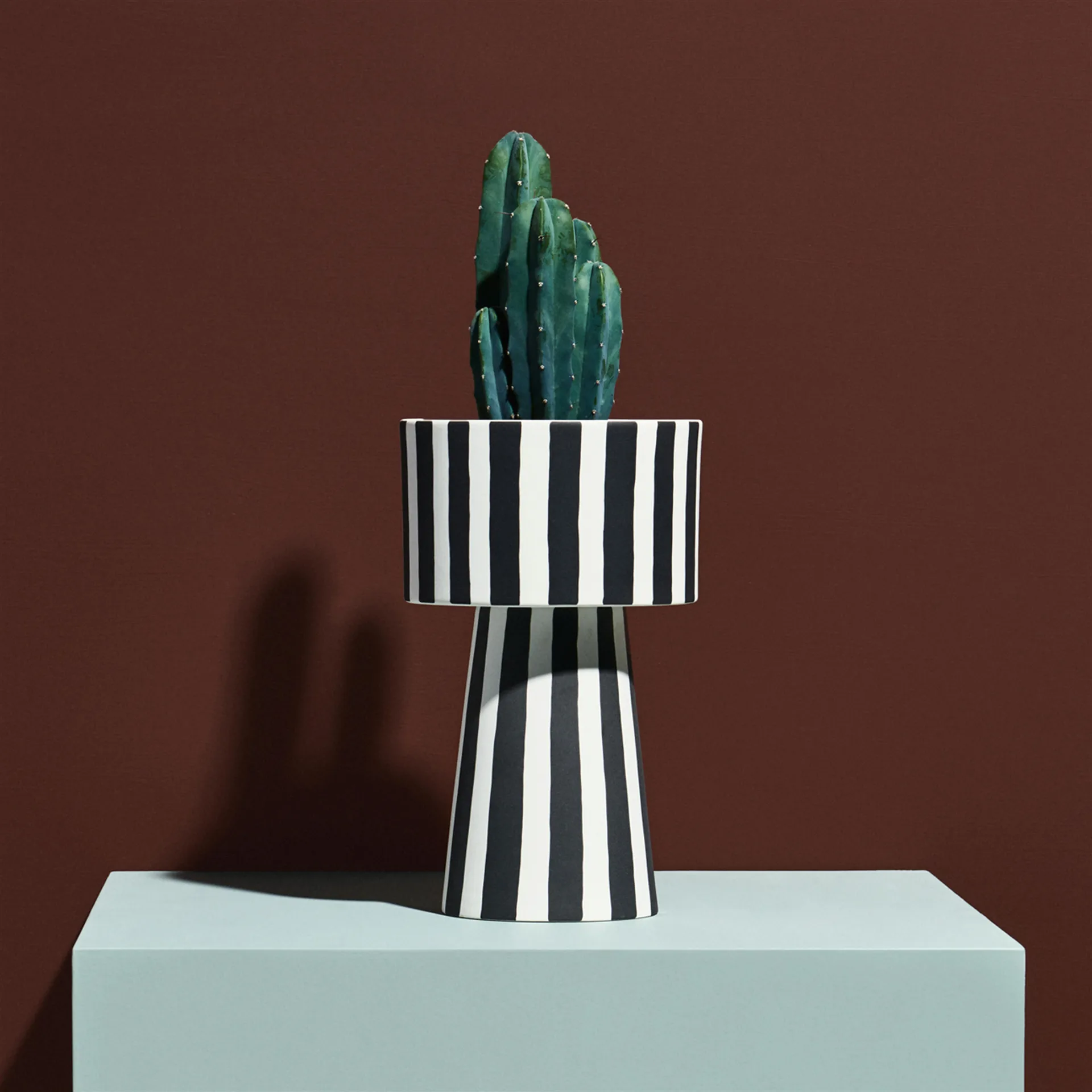 Toppu flower pot, 黑色-白色 OYOY