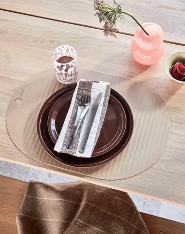 Yuka 午餐盘 Ø22cm 2件装 - 深色_棕色 - OYOY