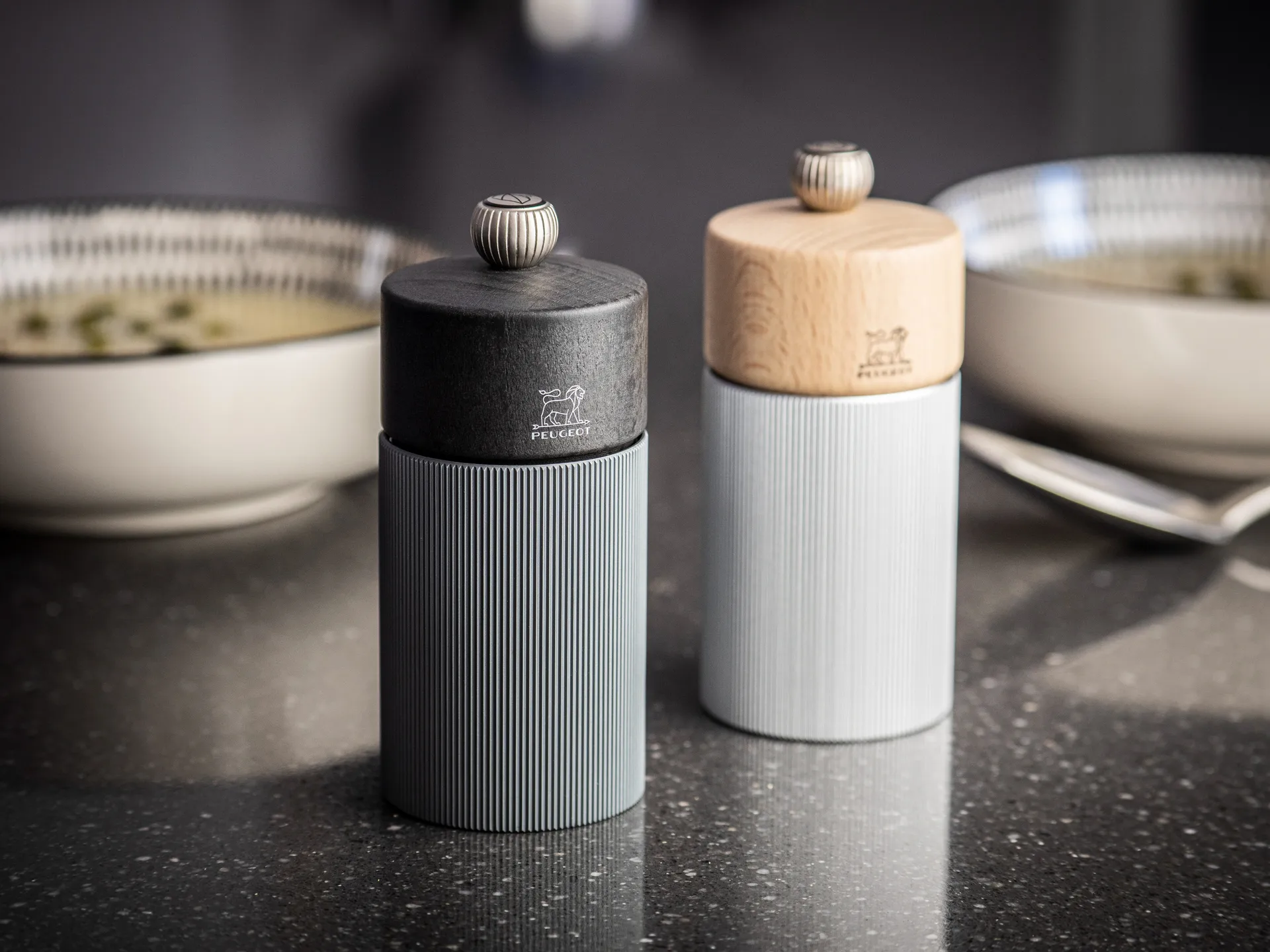 Line Dark 胡椒研磨器 12 cm, Wood-aluminum Peugeot