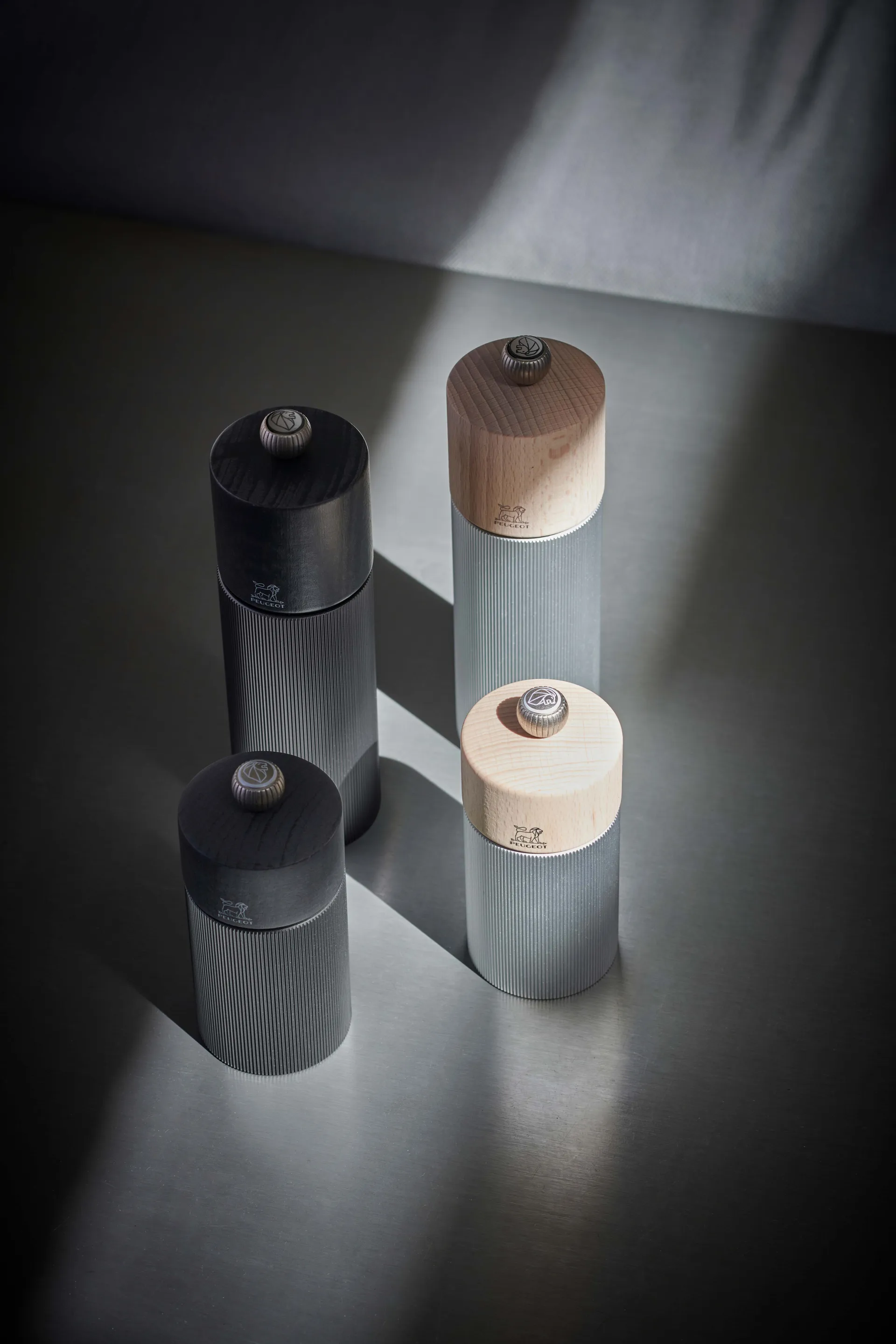 Line Dark 盐研磨器 18cm, 木质_铝制 Peugeot