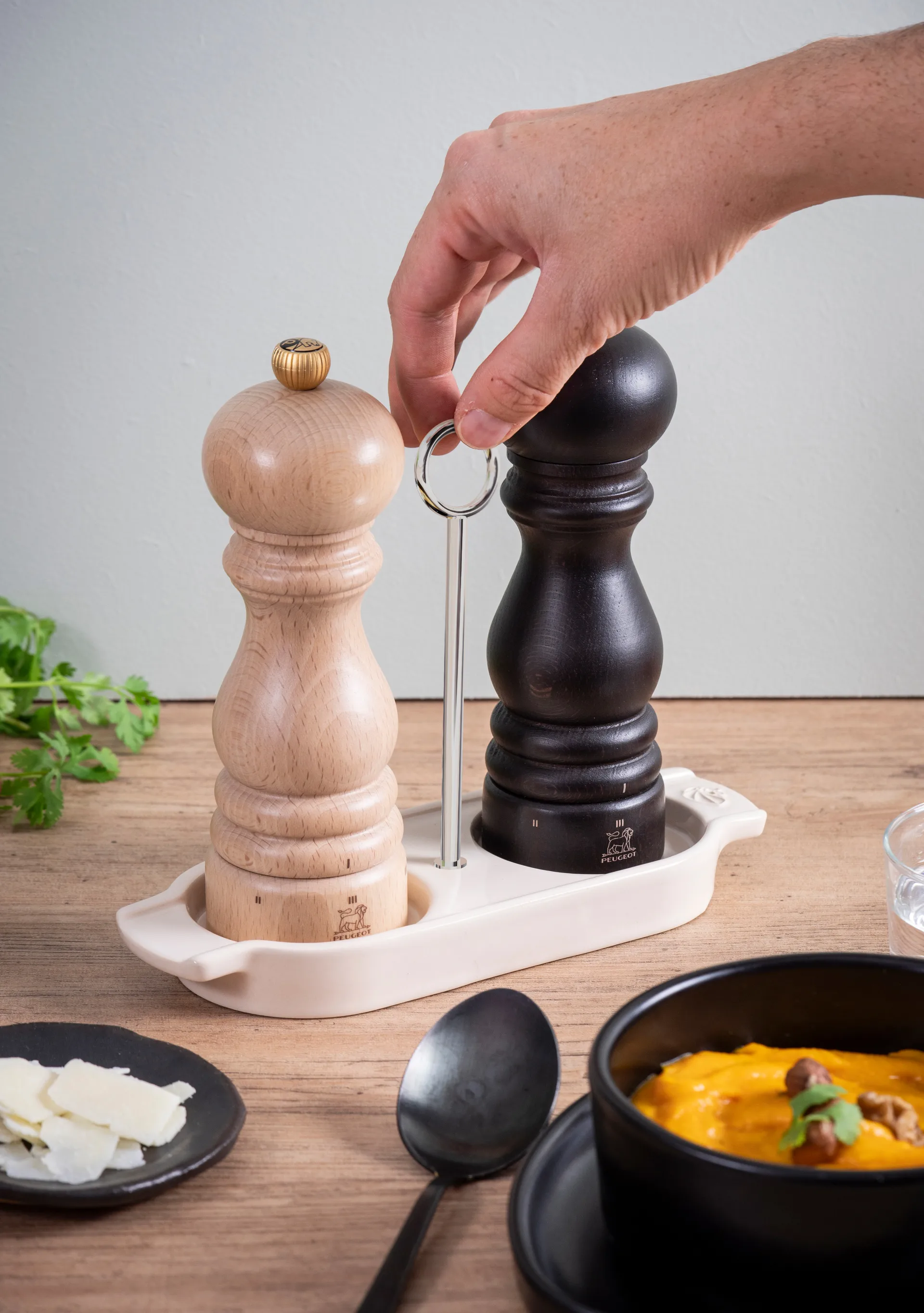 Linea 调料研磨器 stand 带把手, Ecru Peugeot