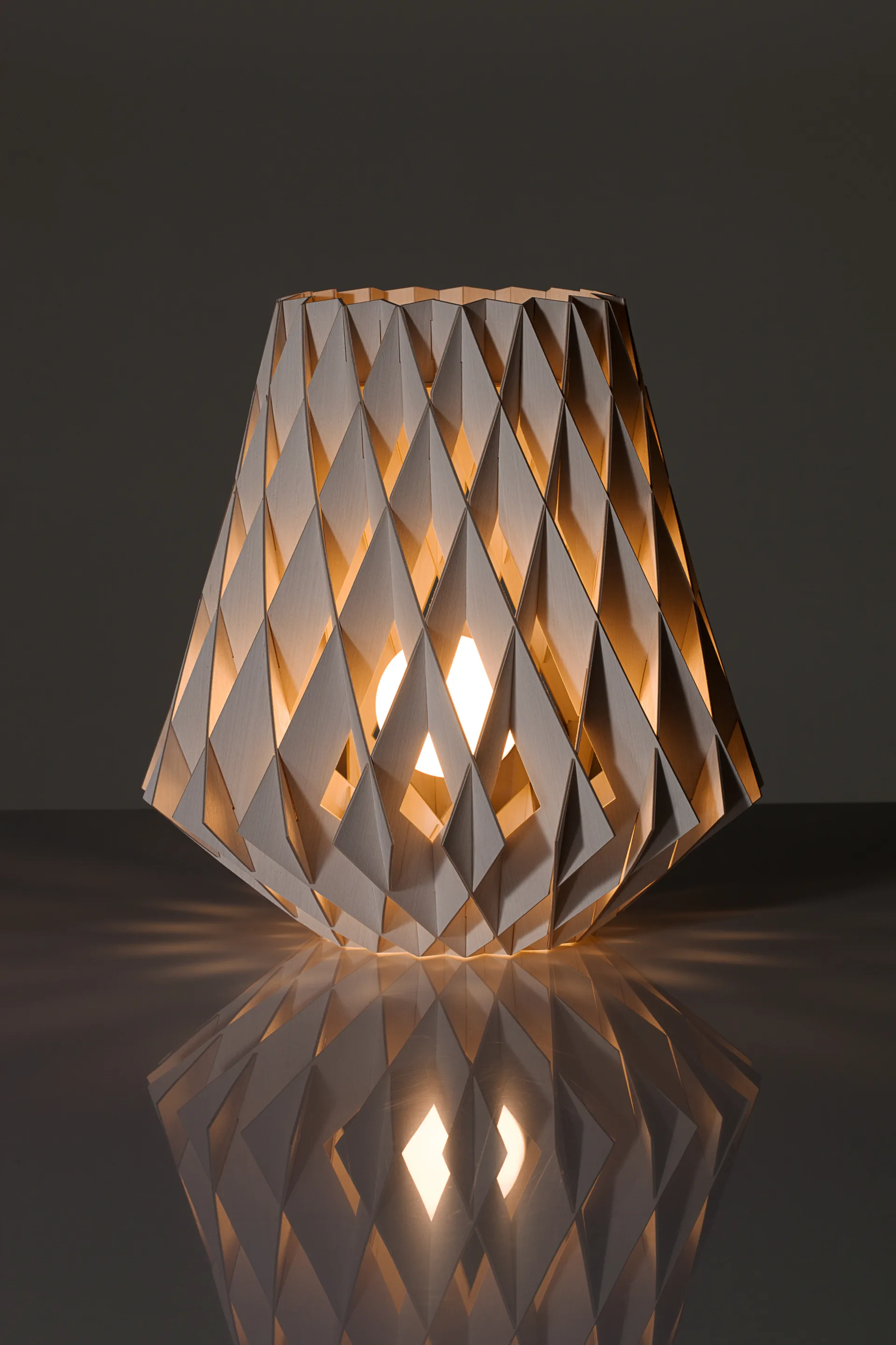 Pilke Signature 台灯 Ø28 cm, 白色 Pilke