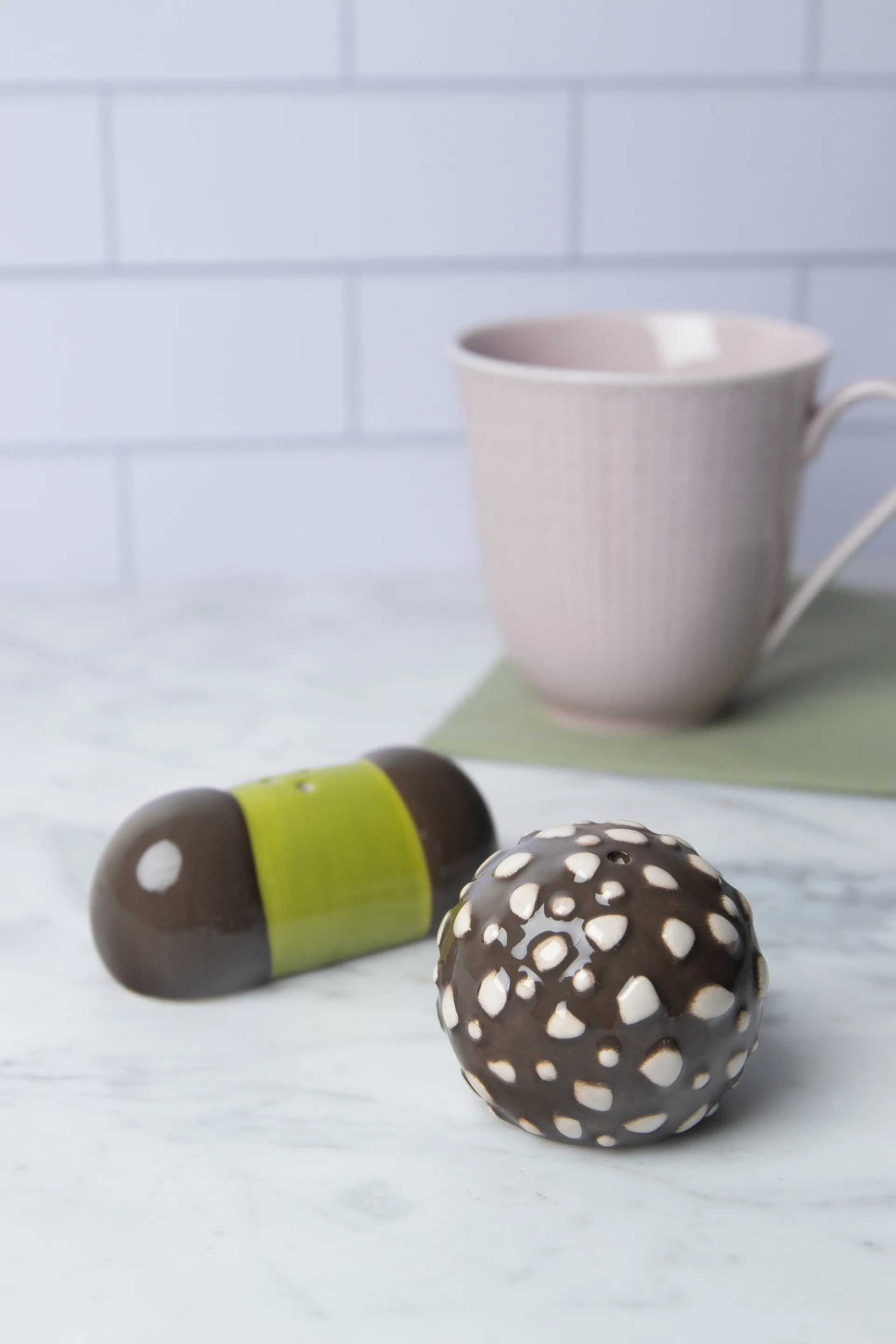 Like a Swede salt & pepper mills, 褐色-绿色-白色 Pluto Design