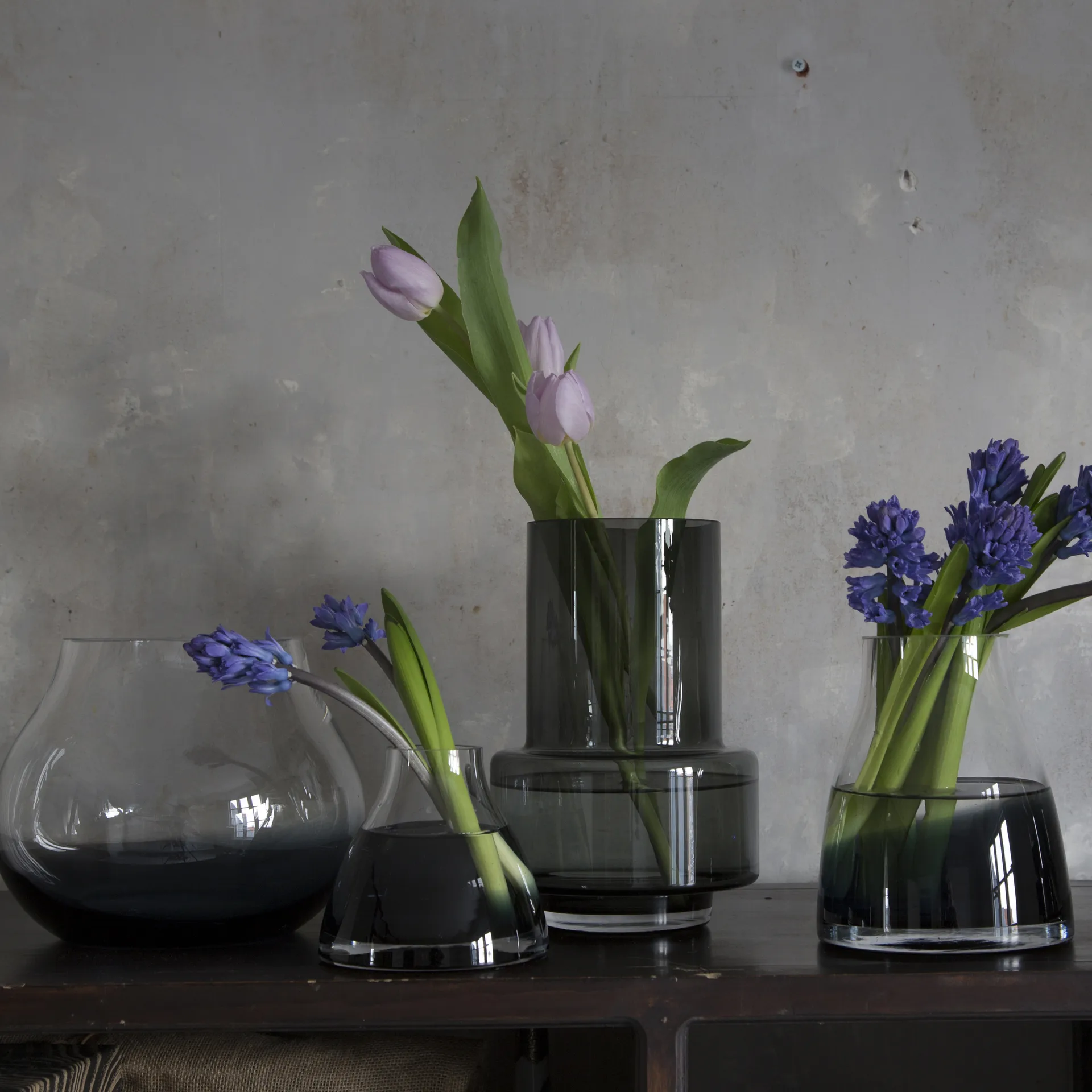 Flower 花瓶 no. 1, Smoked 灰色 Ro Collection