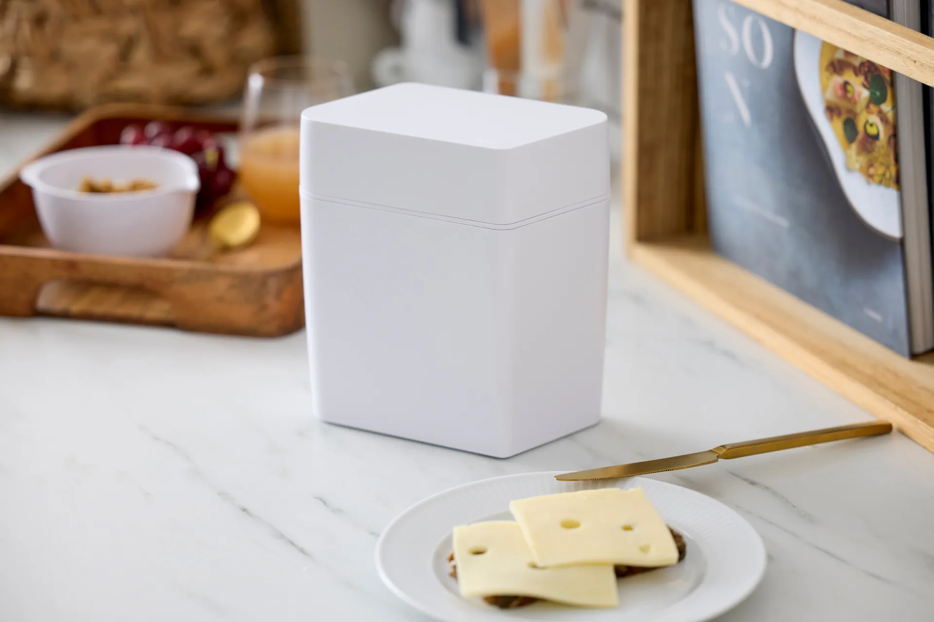 Classic cheese box incl cheese slicer 16.5x10x19 cm, 白色 Rosti