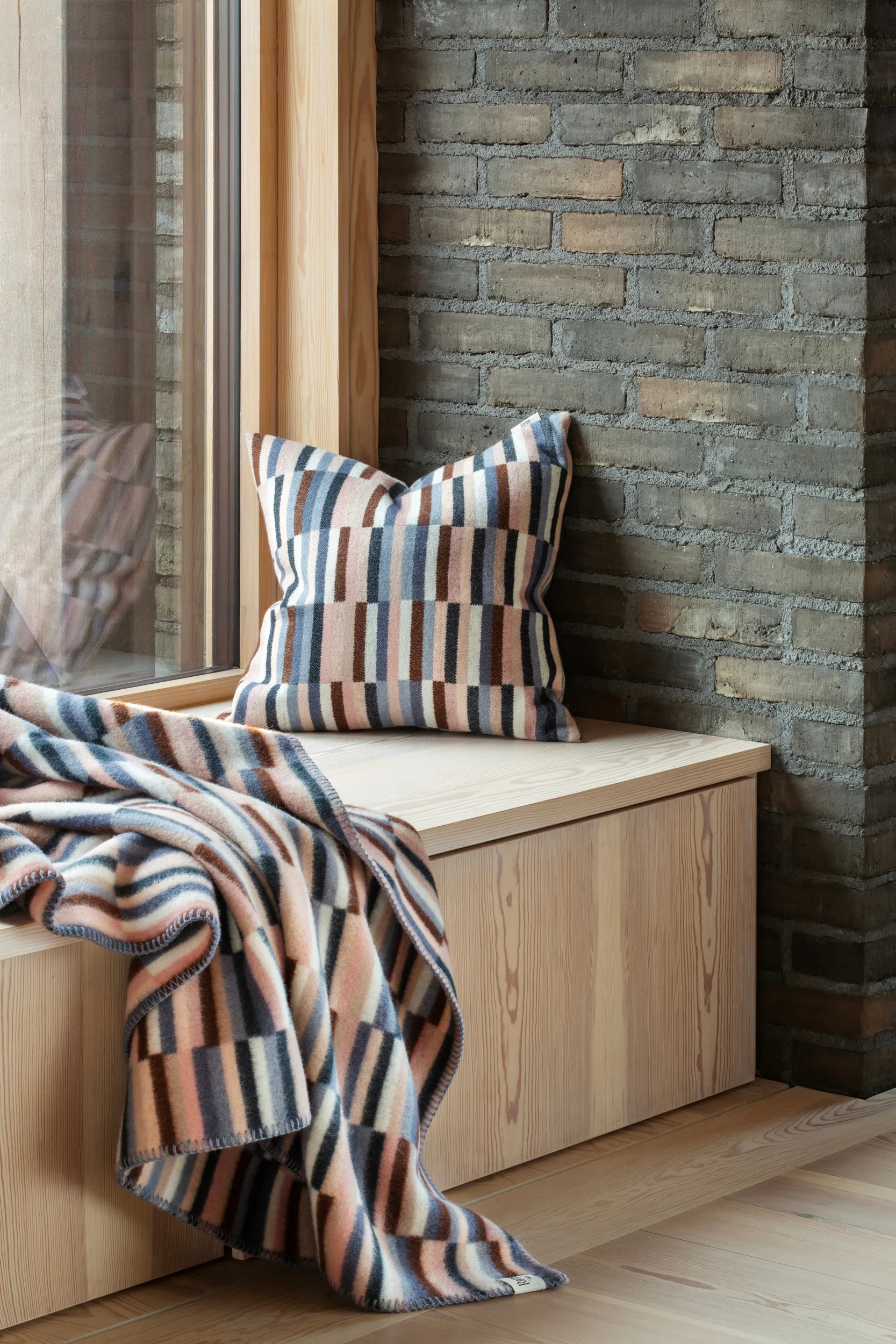 Ida 艾达 羊羔毛毯子 135x200 cm, 粉色 蓝色 Røros Tweed