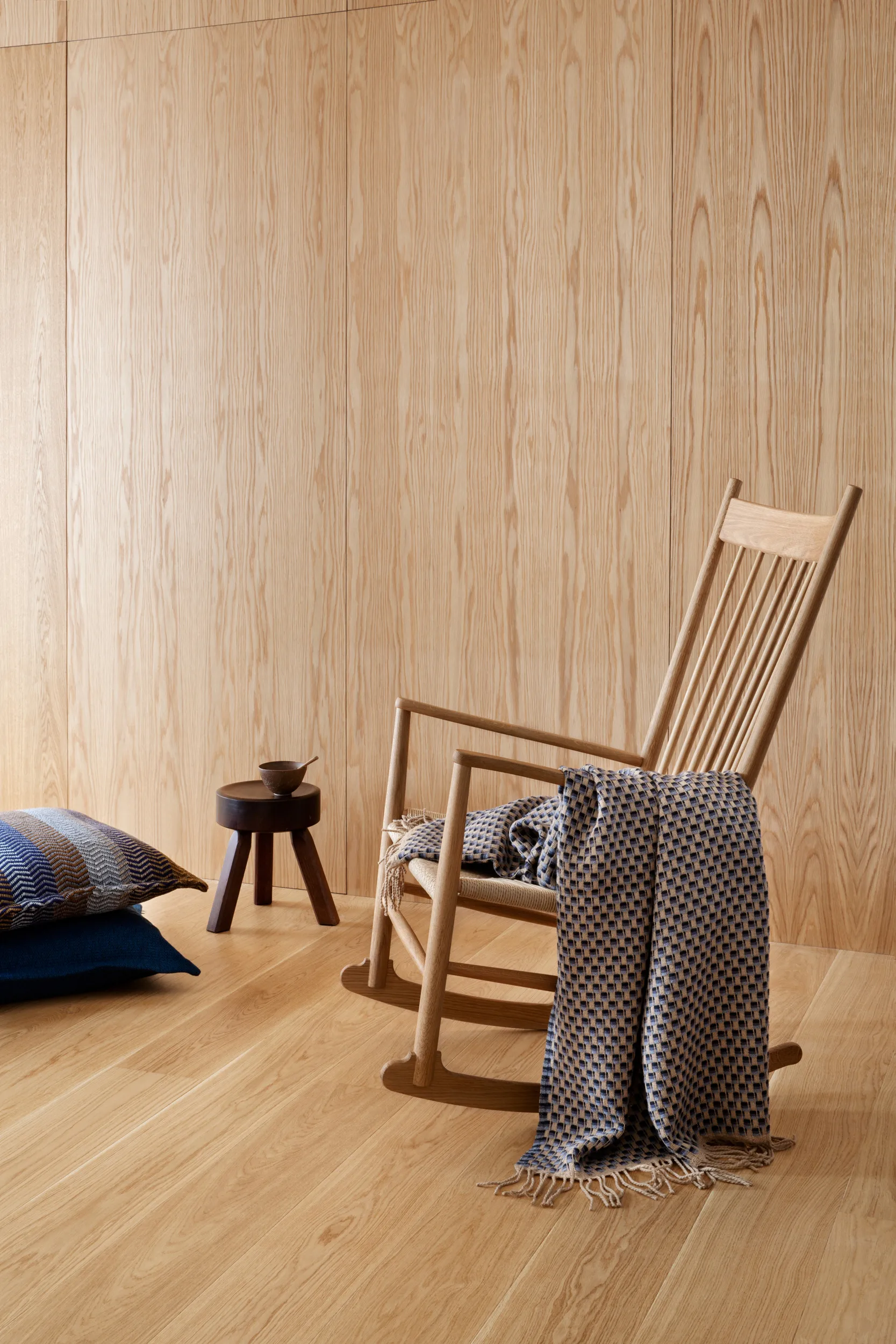 Isak 艾萨克流苏 羊羔毛毯子 150x210 cm, Far away 蓝色 Røros Tweed