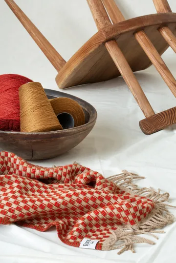 Isak 休闲毯 150x210cm - 漆树红 - Røros Tweed