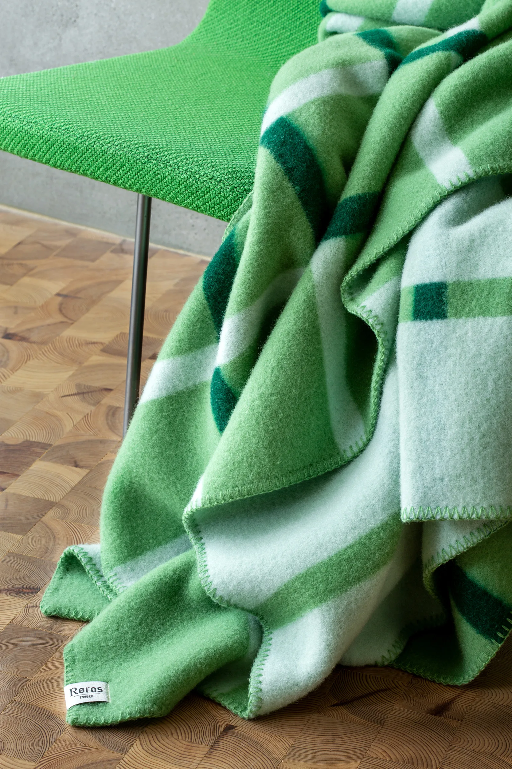 Knut 克努特 羊羔毛毯子 135x200 cm, Field 绿色 Røros Tweed