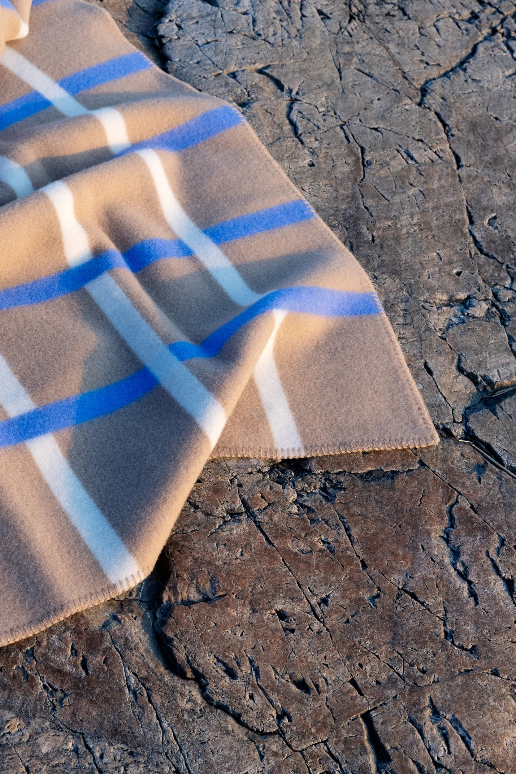 Knut 克努特 羊羔毛毯子 135x200 cm, 灰褐色 Røros Tweed