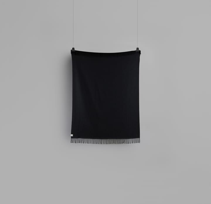 Vega 纯色流苏 羊羔毛毯子 150x210 cm, 黑色 Røros Tweed