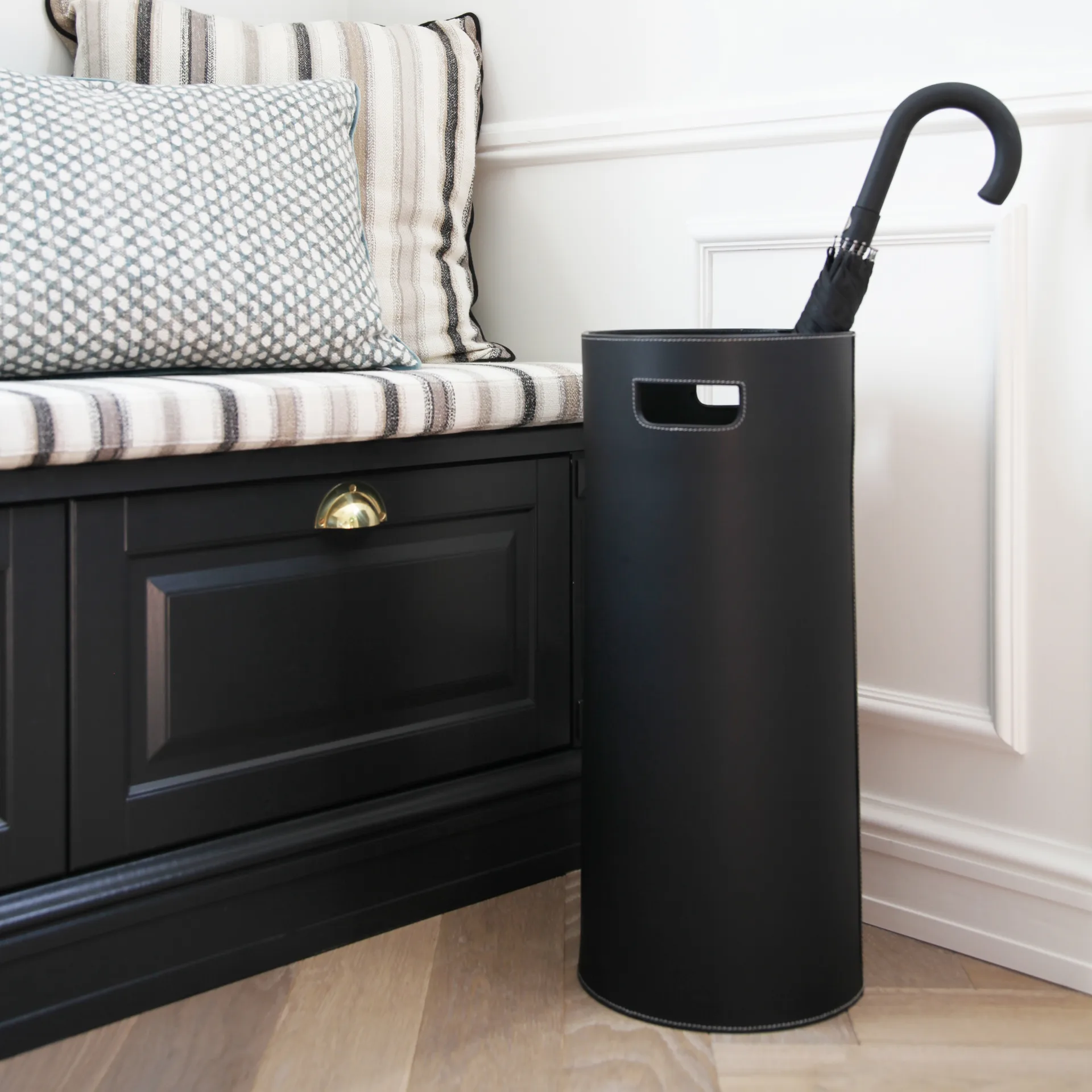 Ørskov umberella stand, 黑色 with 白色 stitching Ørskov