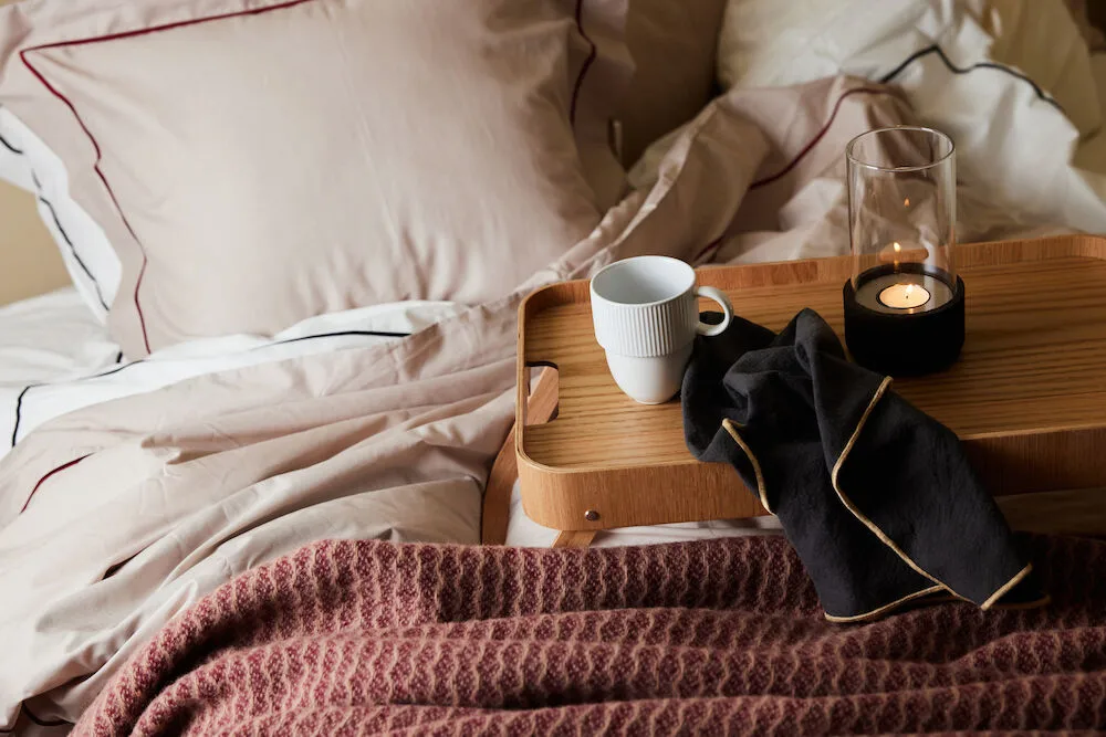 Carl 床上用品套装 150x210 cm, 米色-burgundy Sagaform