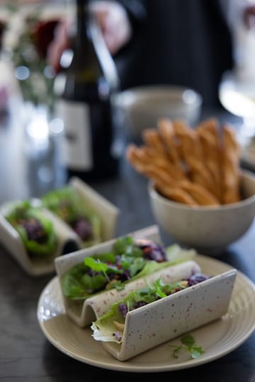 Ditte taco stand 两件套装 - 米色-酒红色 - Sagaform