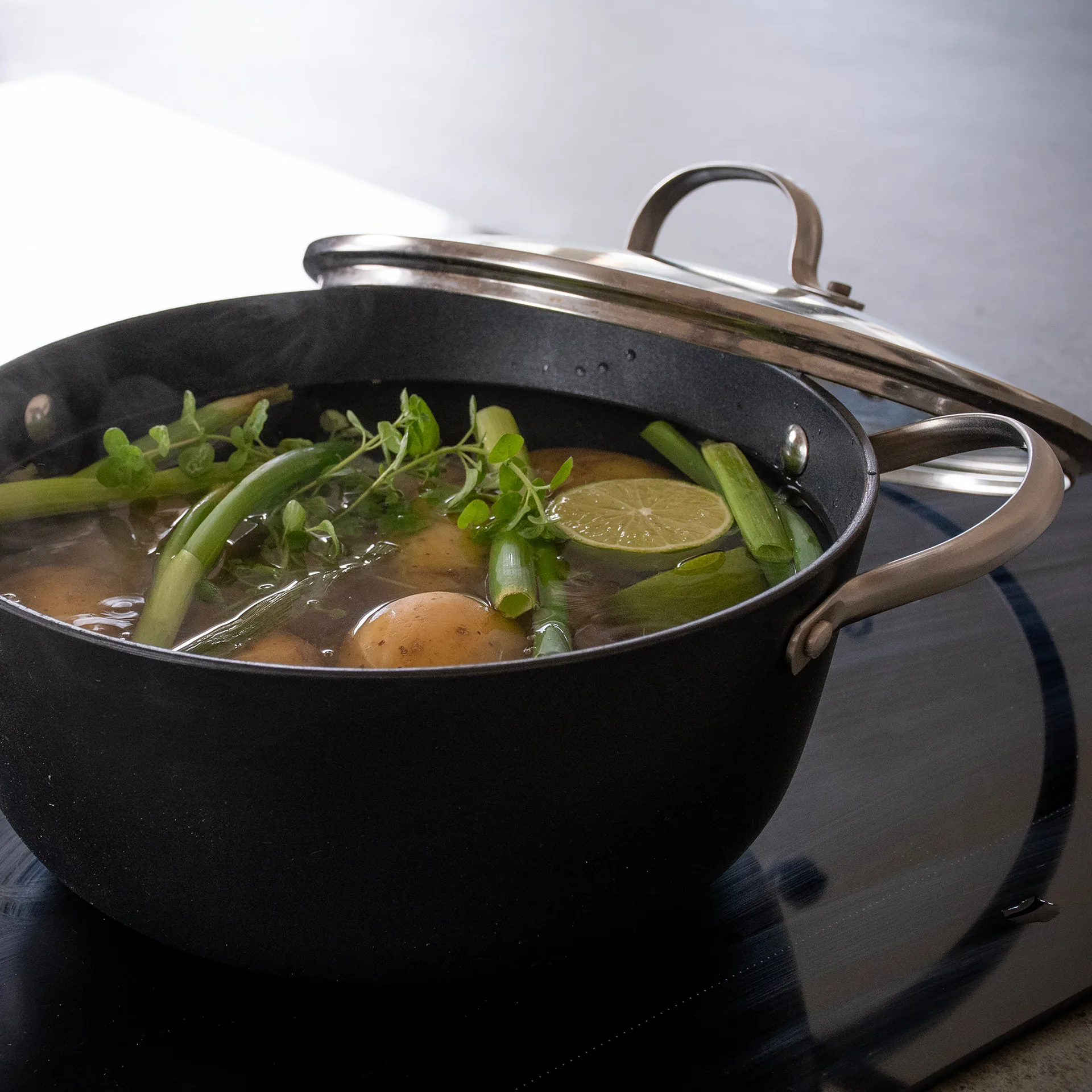 Satake sauté saucepan with glass lid 2-pieces, 4L Satake