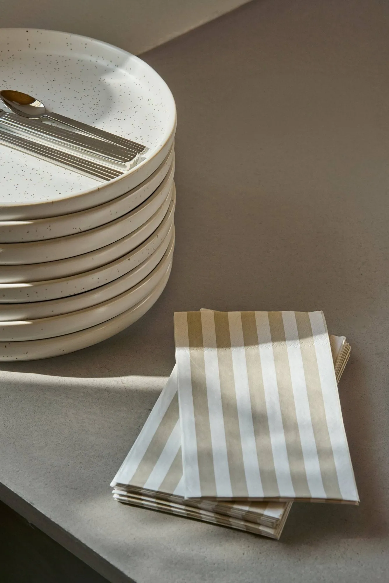 Bold Stripe粗条纹图案纸质餐巾纸, 白米色_15件装_33x40cm Scandi Essentials
